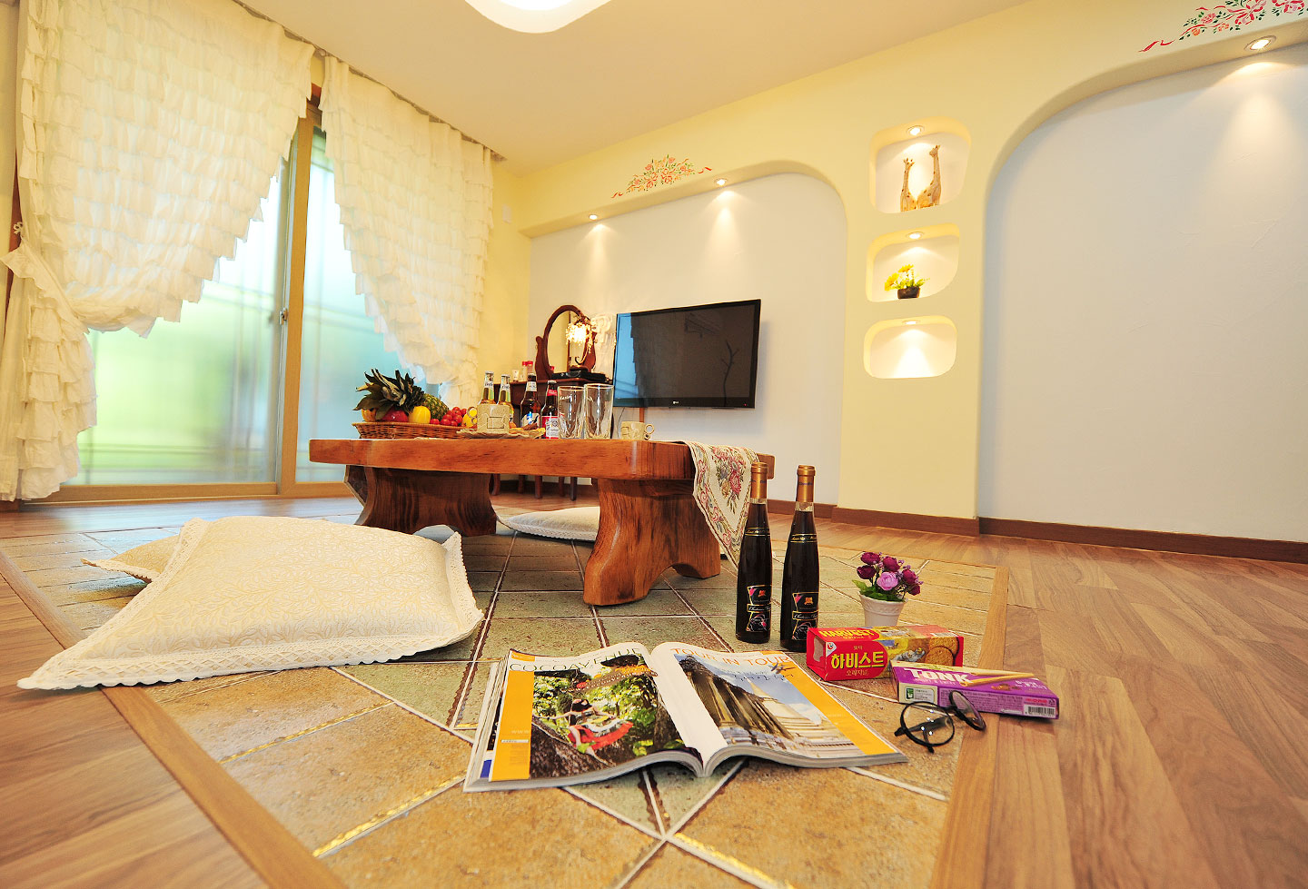 room detail thumbnail 2