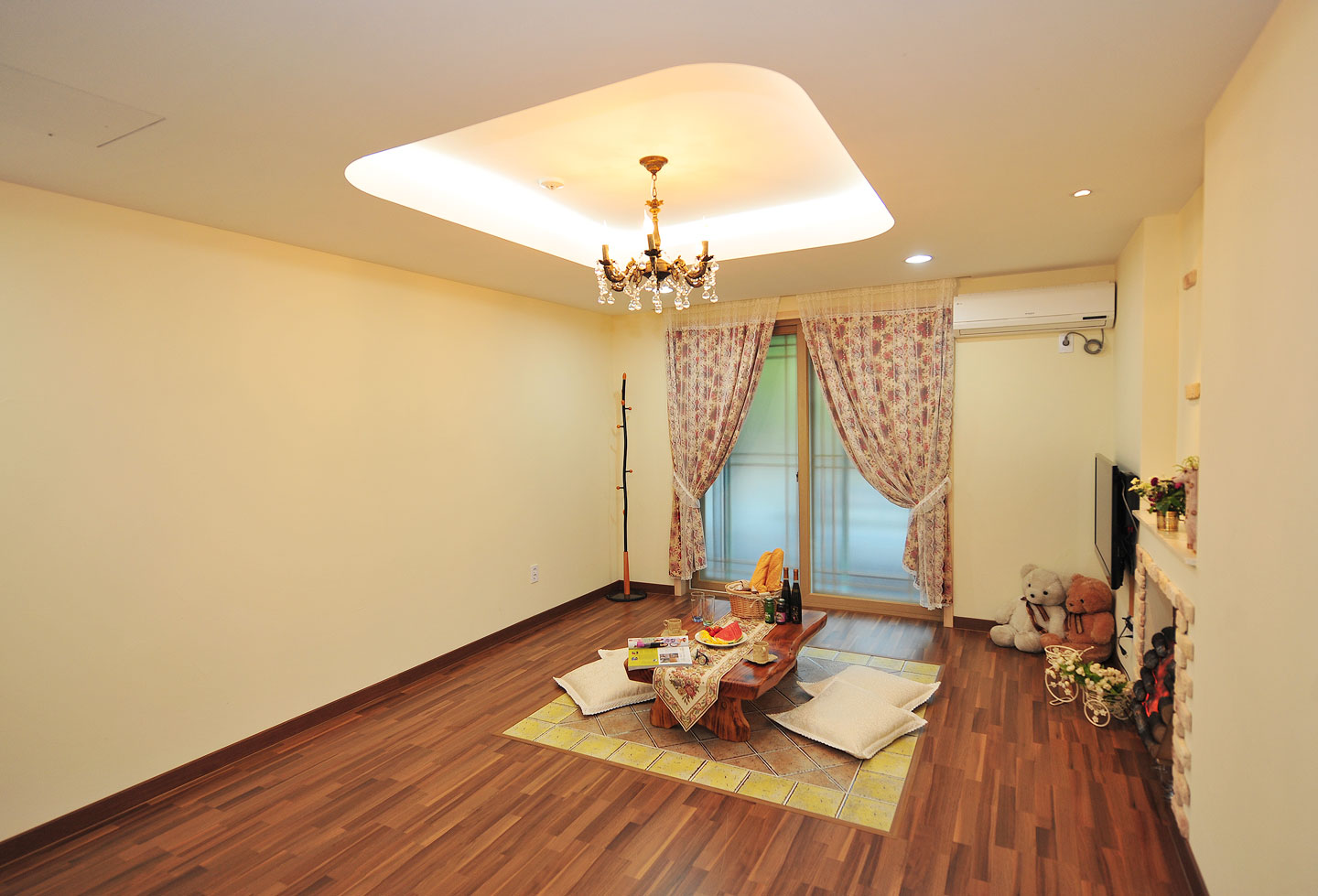 room detail thumbnail 2