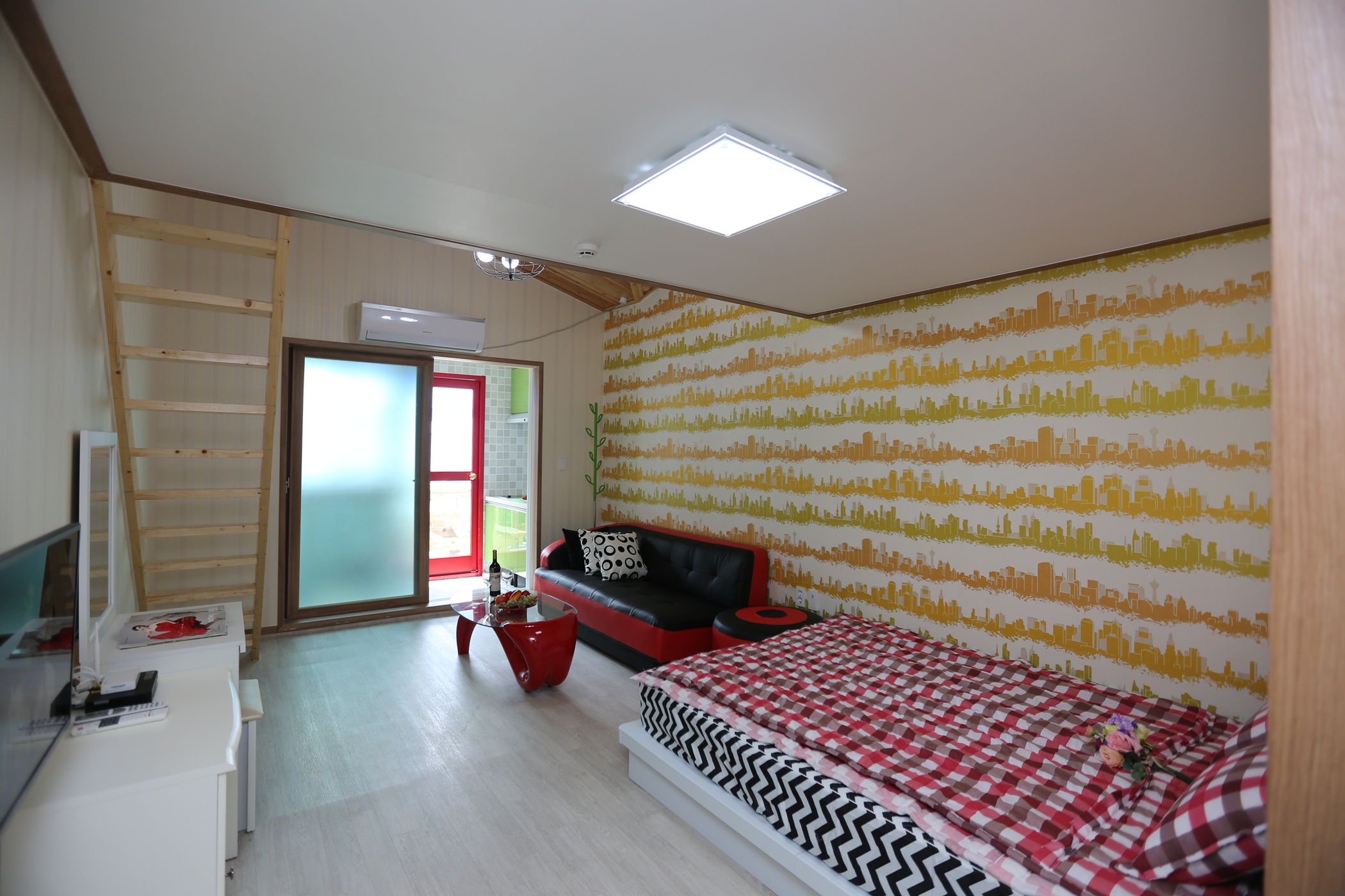 room detail thumbnail 0