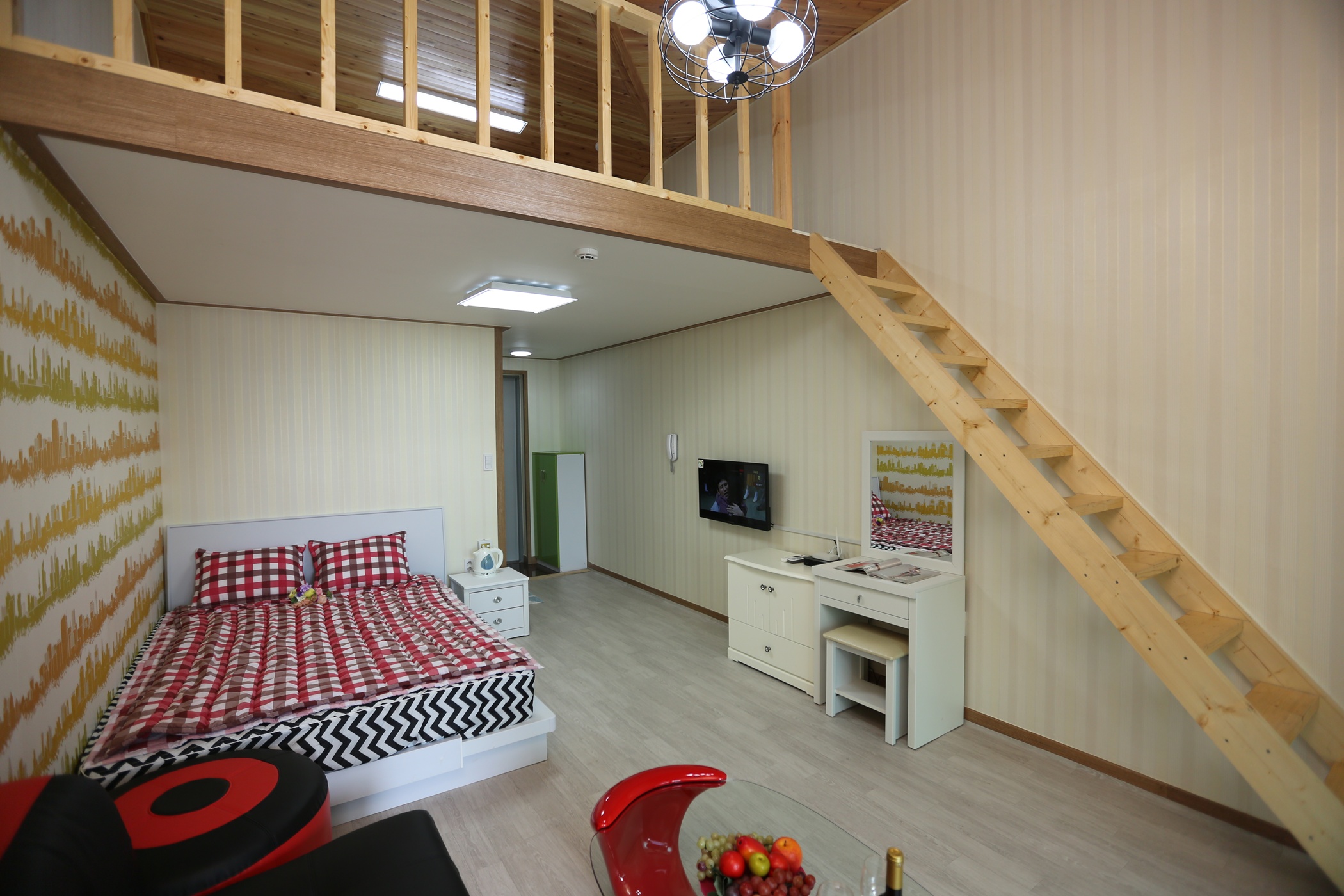 room detail thumbnail 2