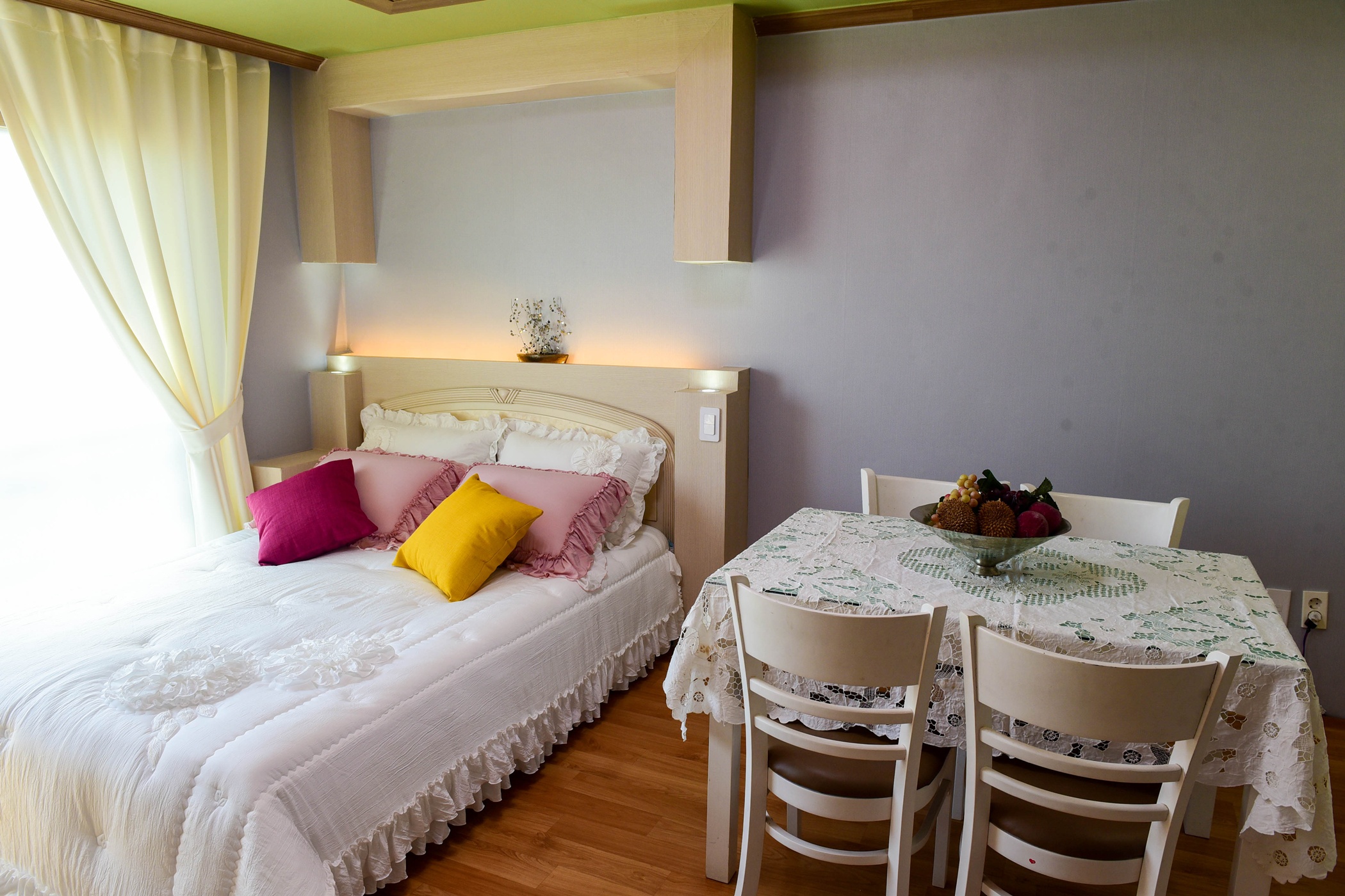 room detail thumbnail 2