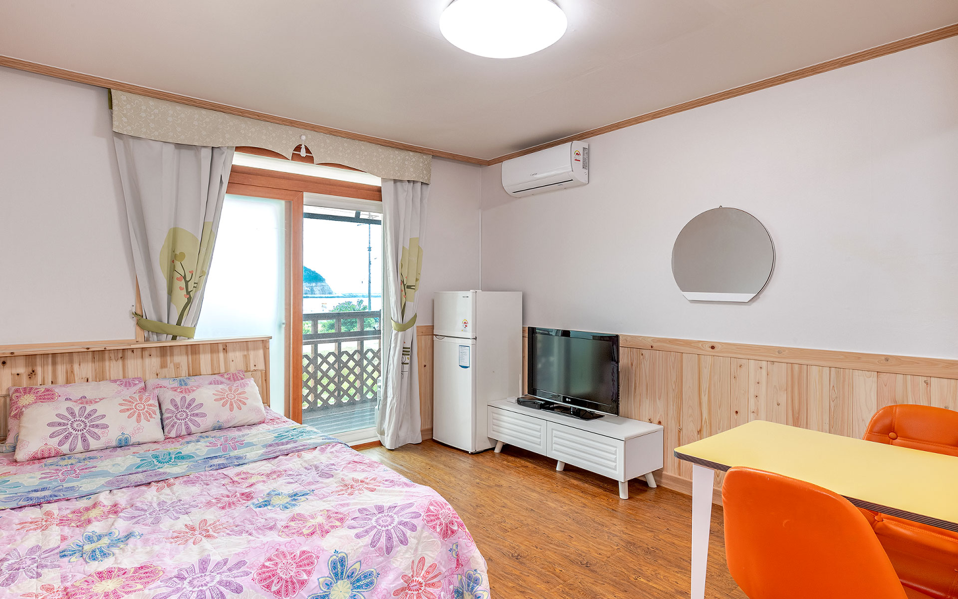 room detail thumbnail 1