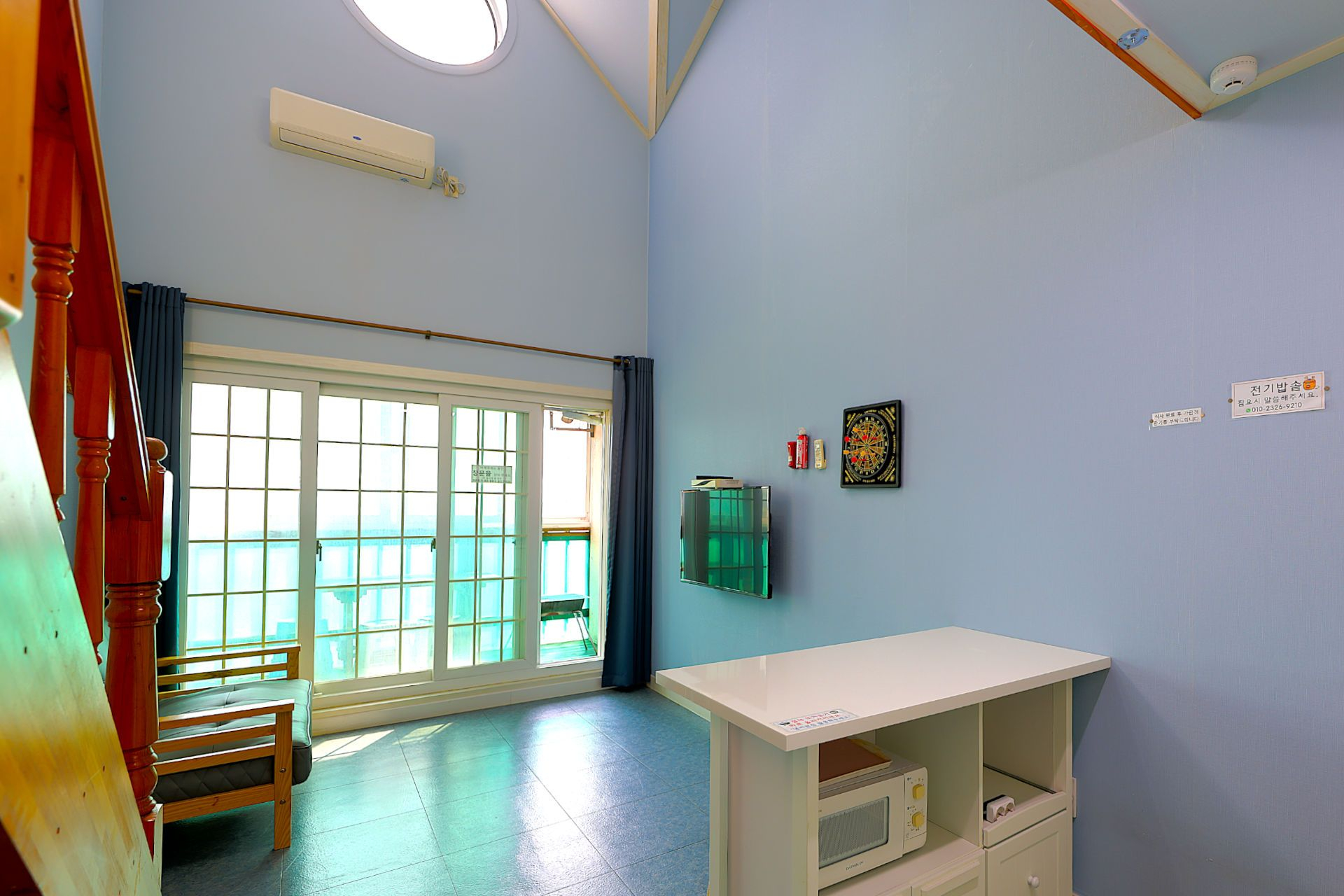 room detail thumbnail 2