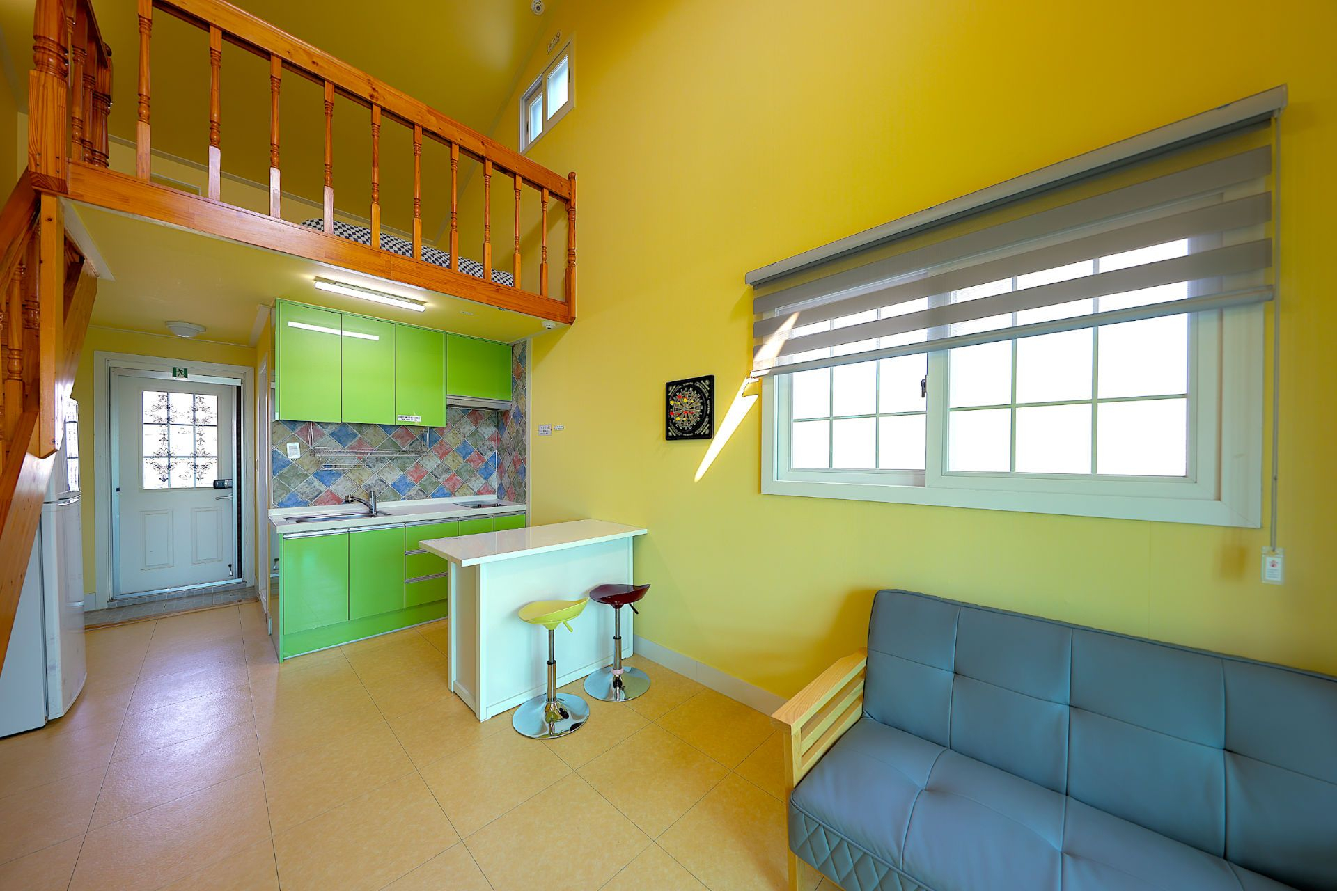 room detail thumbnail 2