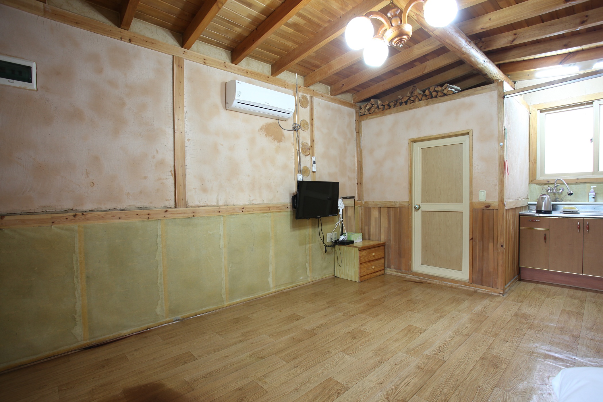 https://yaimg.yanolja.com/v5/2025/04/19/17/6803e320d6f463.87853056.jpg