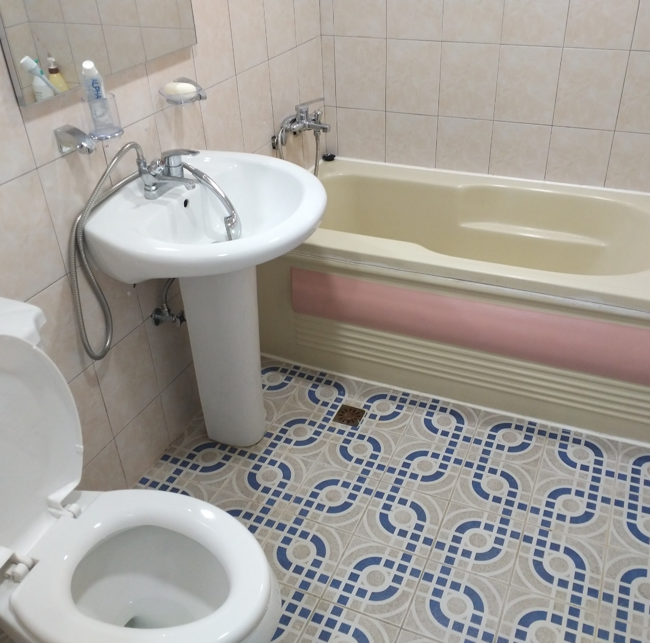 room detail thumbnail 2