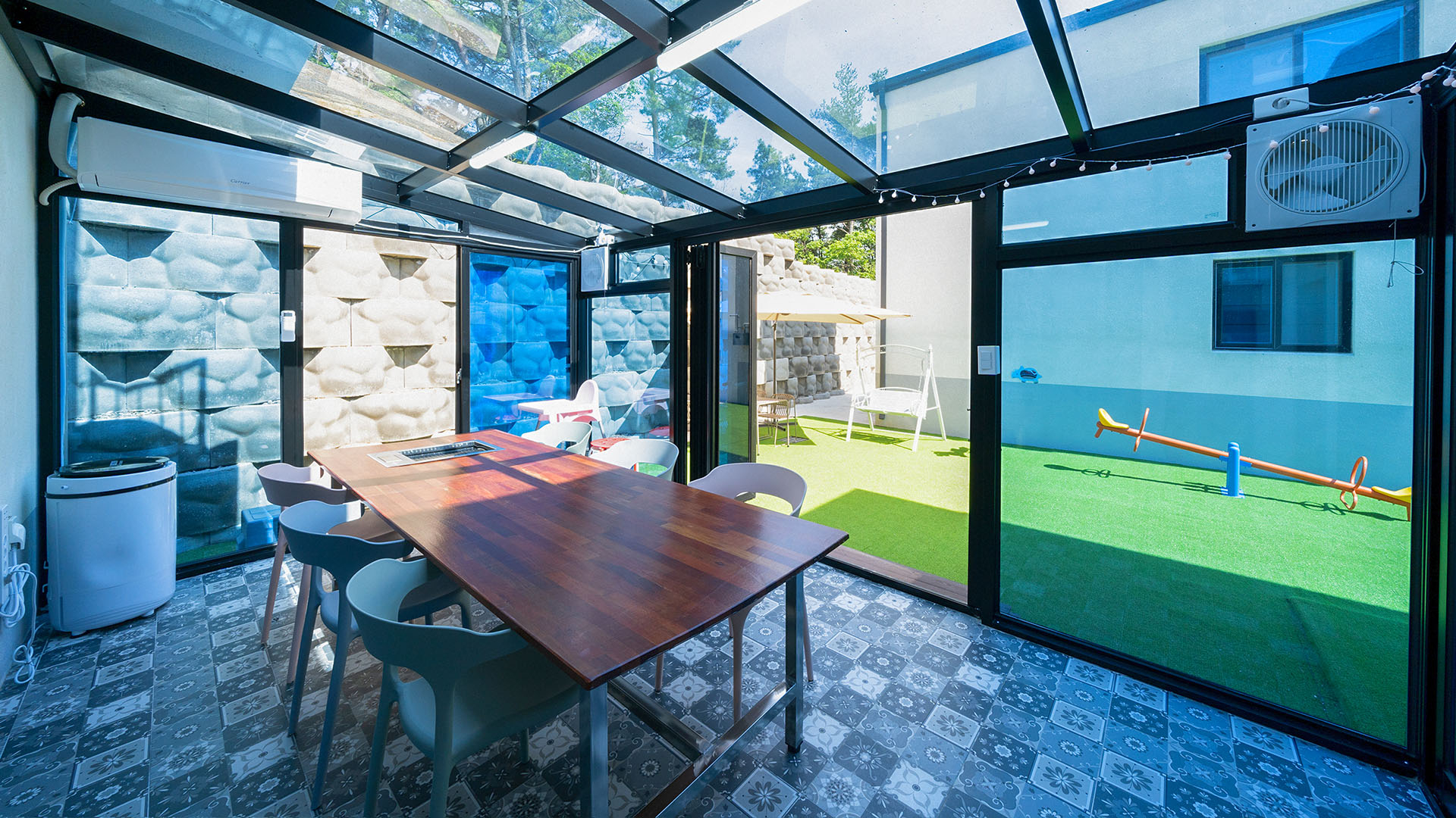 room detail thumbnail 2