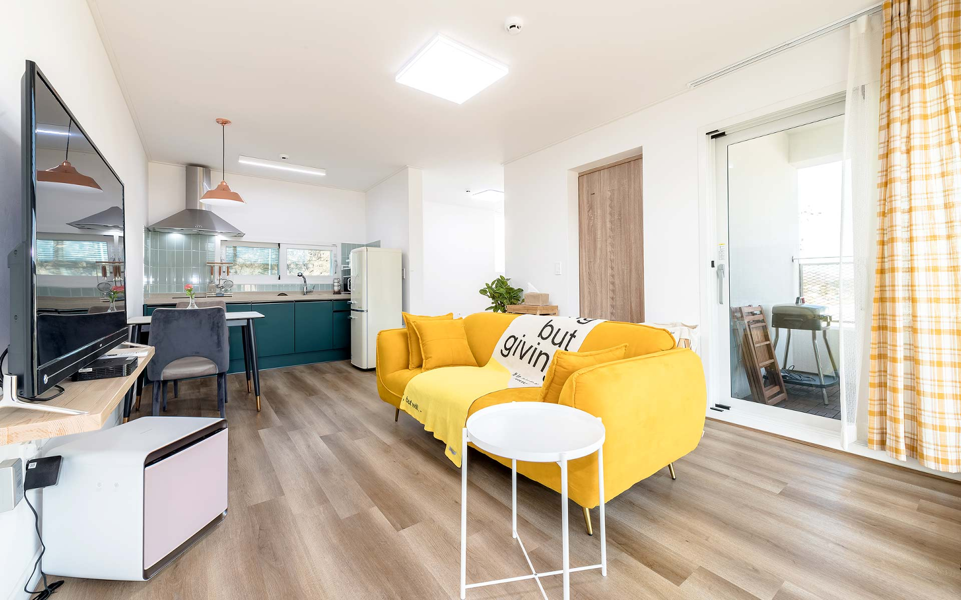 room detail thumbnail 2