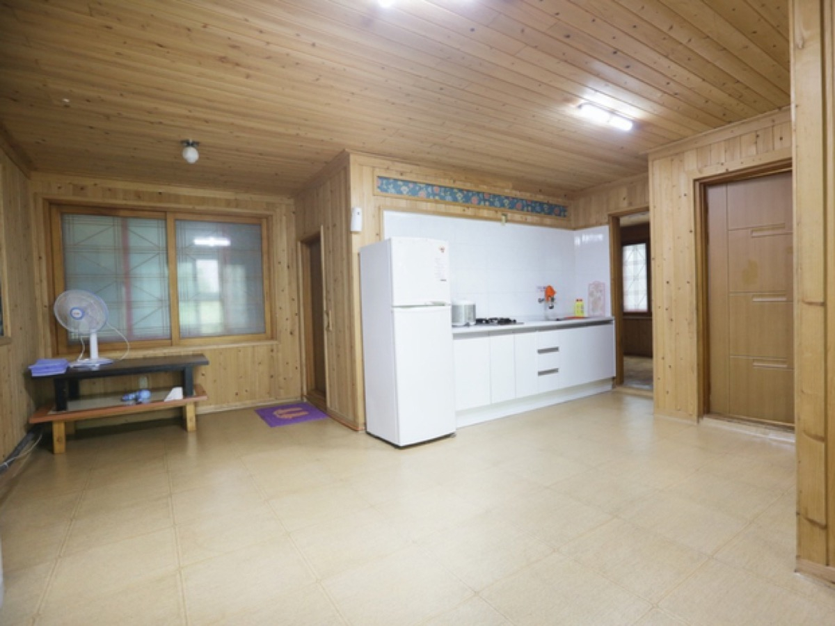 https://yaimg.yanolja.com/v5/2025/04/19/18/6803eb8f83aca1.44501542.jpg