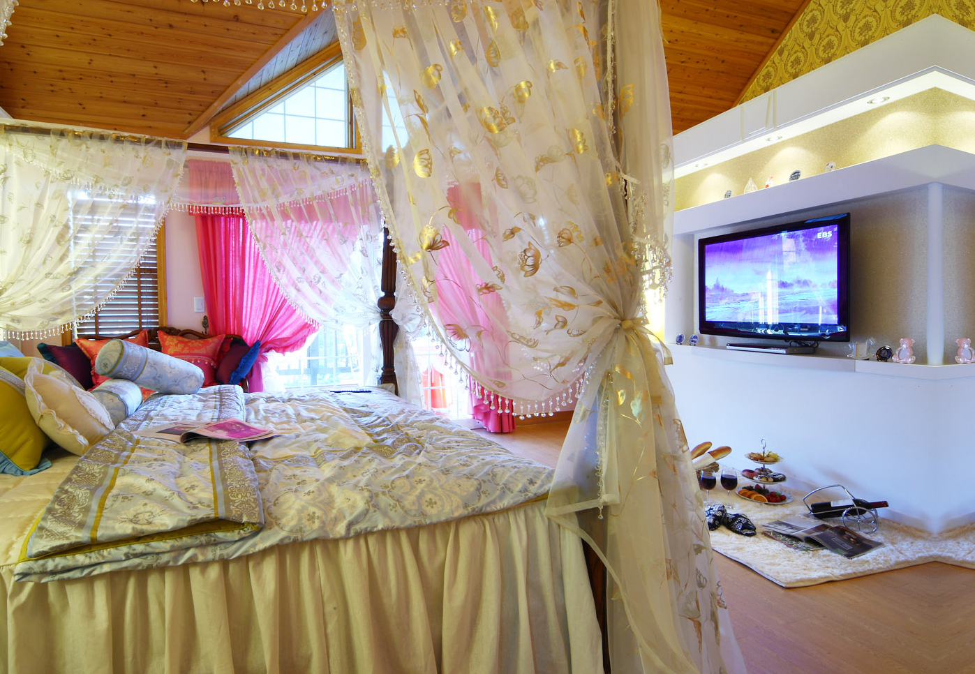 room detail thumbnail 2