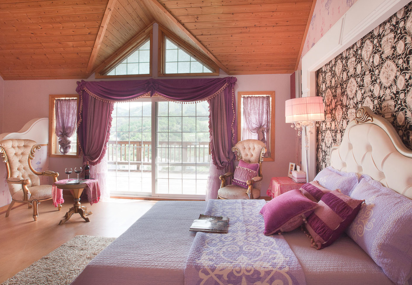 room detail thumbnail 2