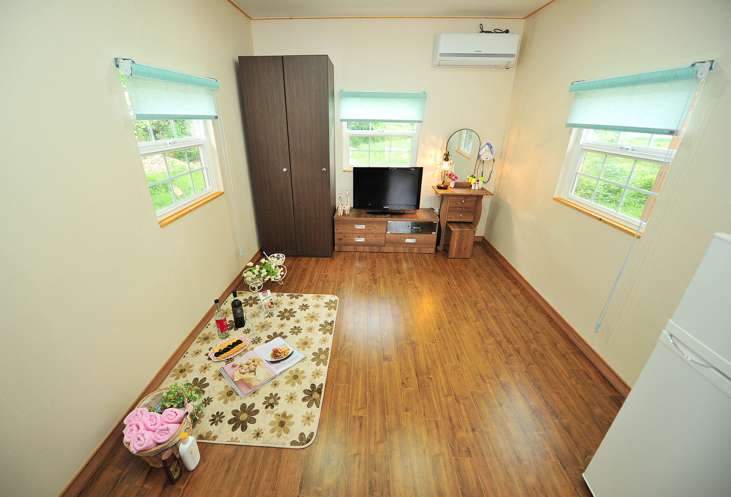 room detail thumbnail 1