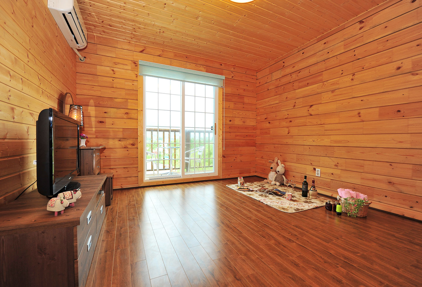 room detail thumbnail 2