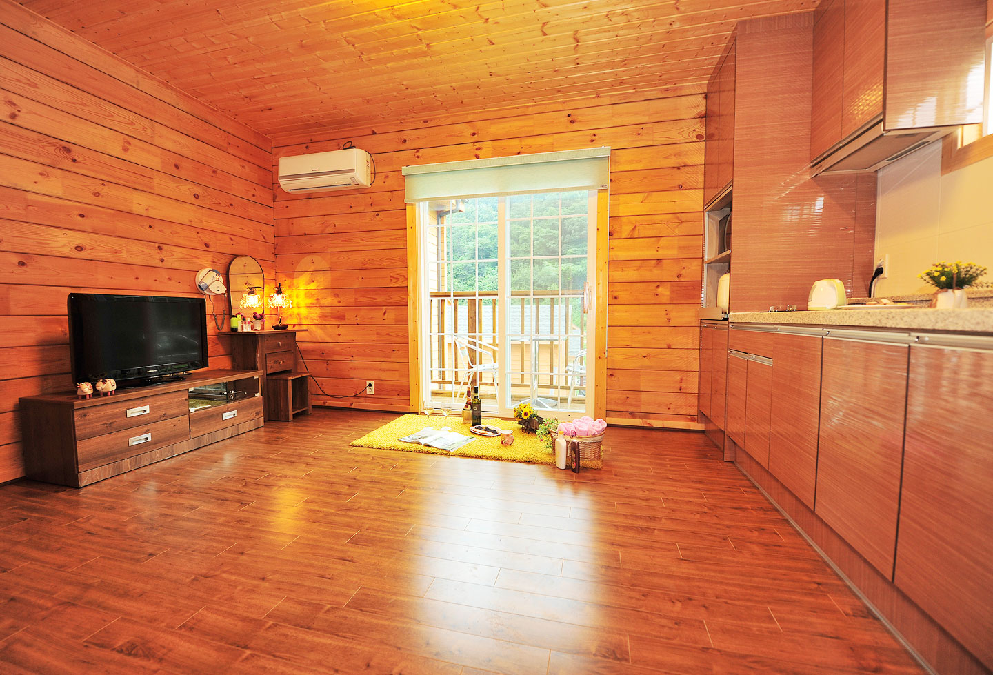 room detail thumbnail 2