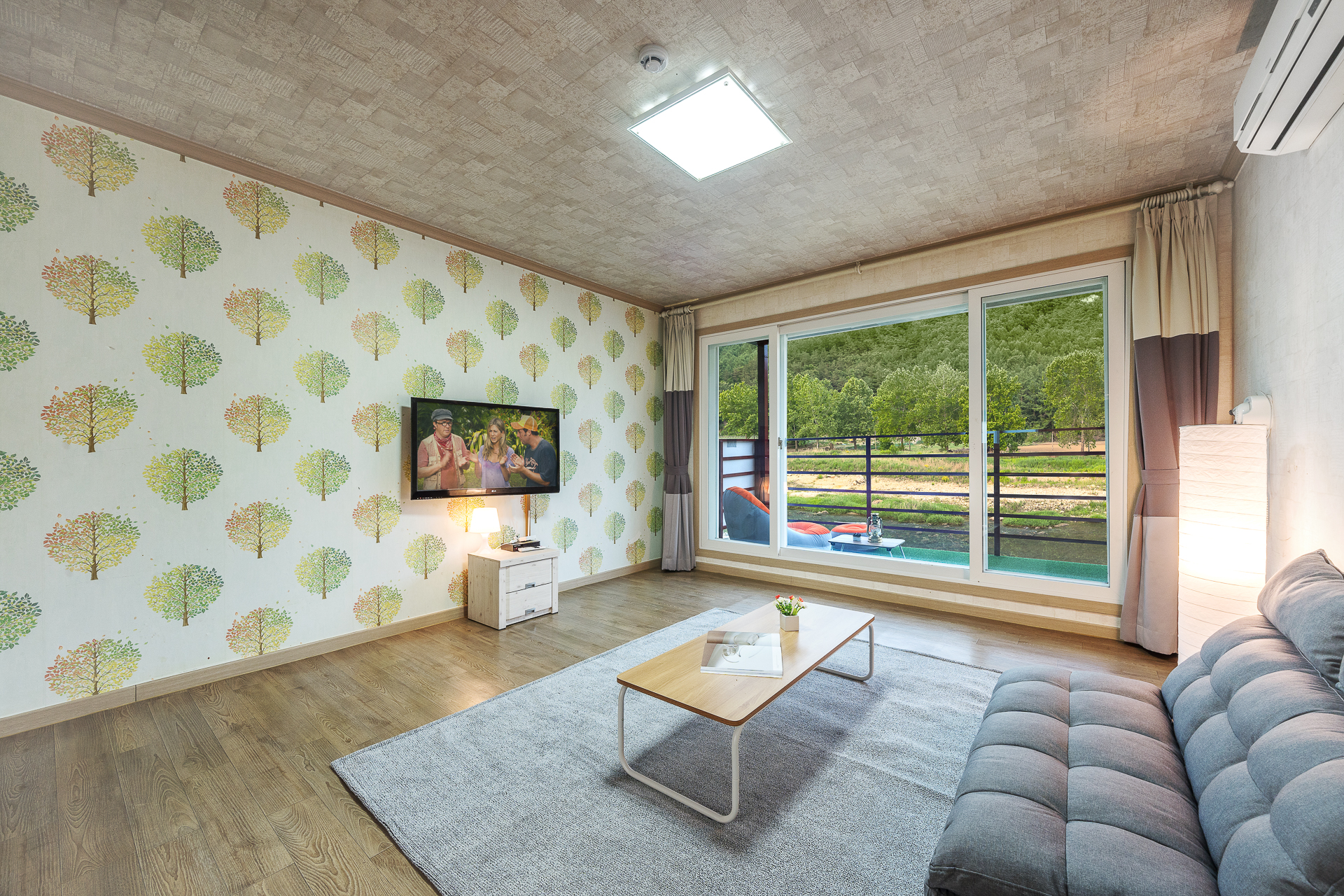 room detail thumbnail 2