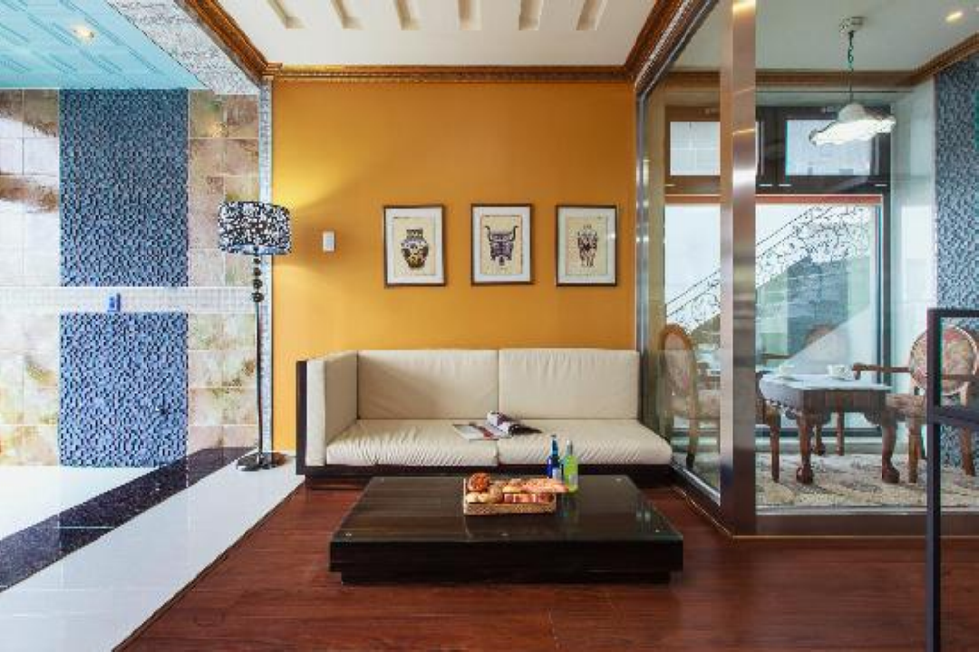 room detail thumbnail 1