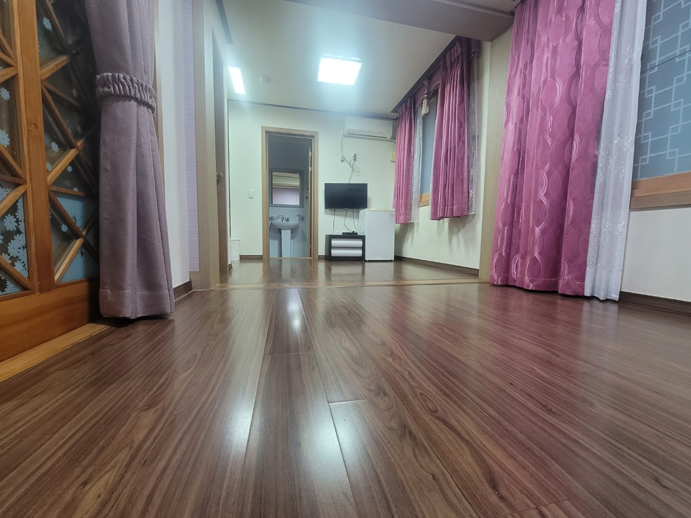 https://yaimg.yanolja.com/v5/2025/04/19/19/6803feb93dc700.25594732.jpg
