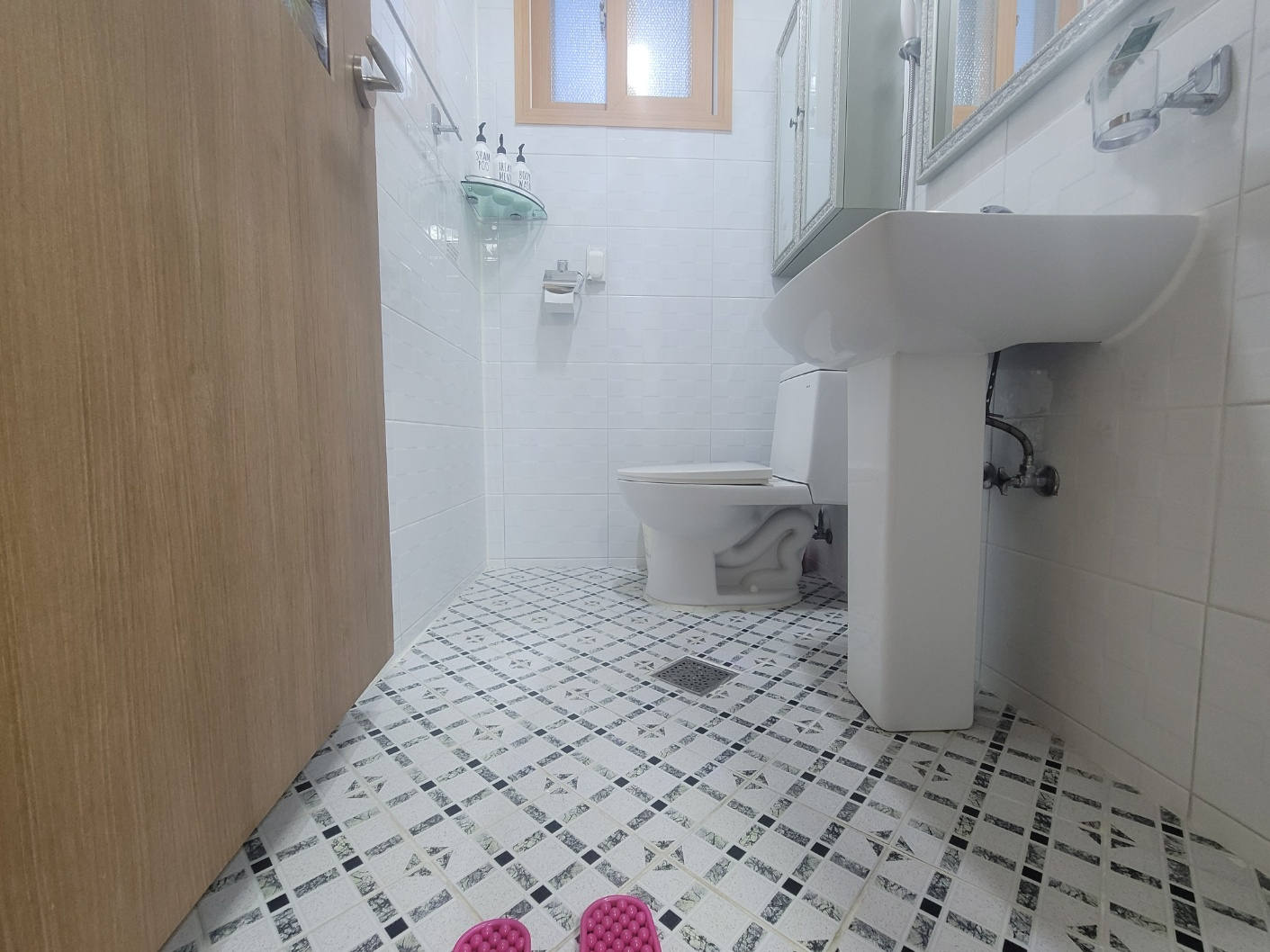 https://yaimg.yanolja.com/v5/2025/04/19/19/6803feb95832b8.05189923.jpg