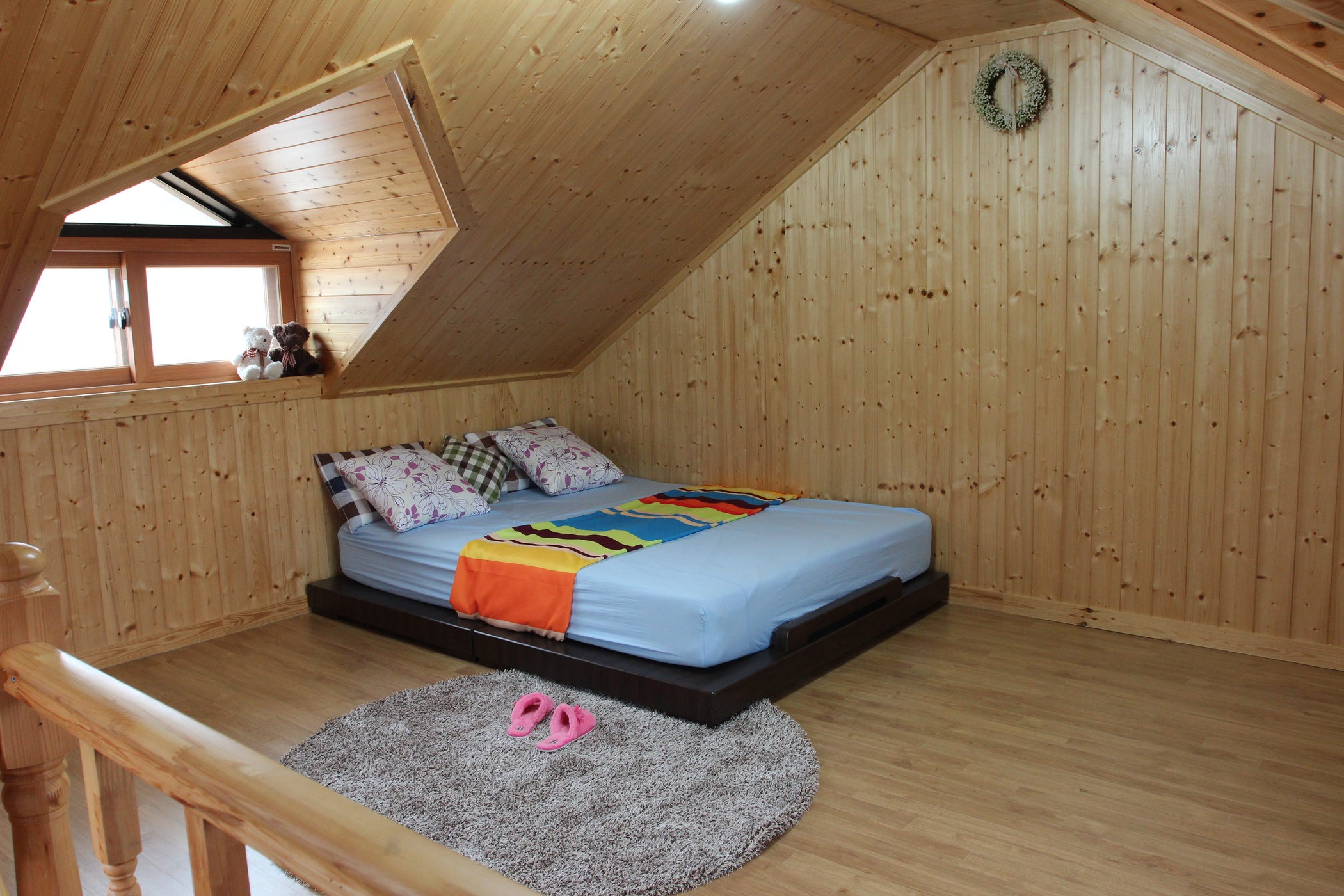 room detail thumbnail 2