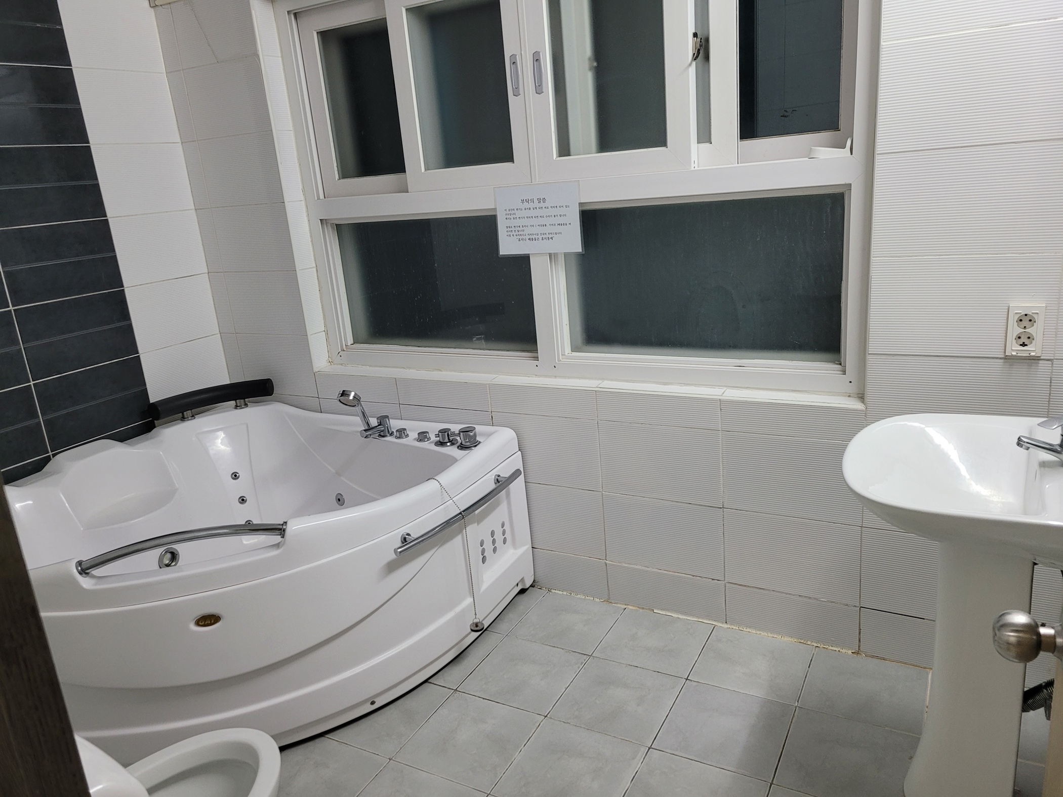 https://yaimg.yanolja.com/v5/2025/04/19/20/68040a069b63c0.44339763.jpg