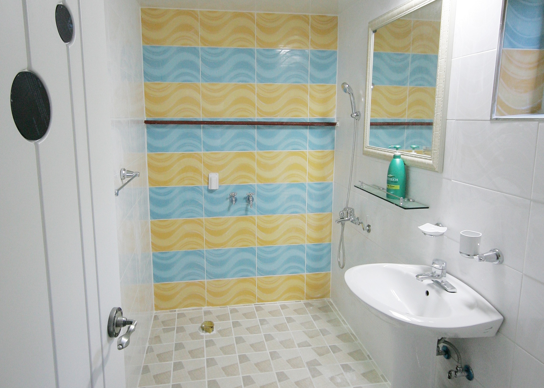 room detail thumbnail 2