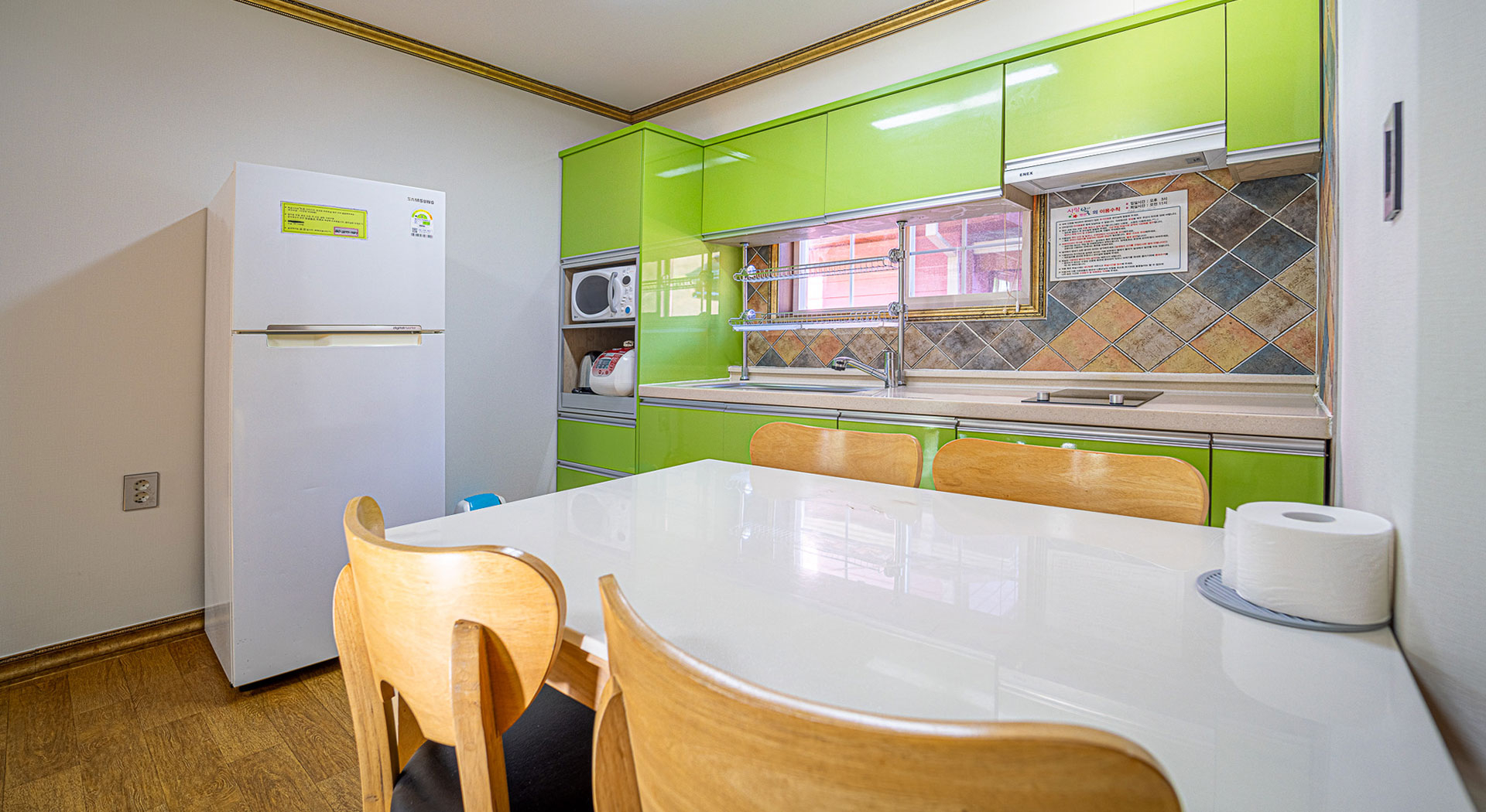 room detail thumbnail 2