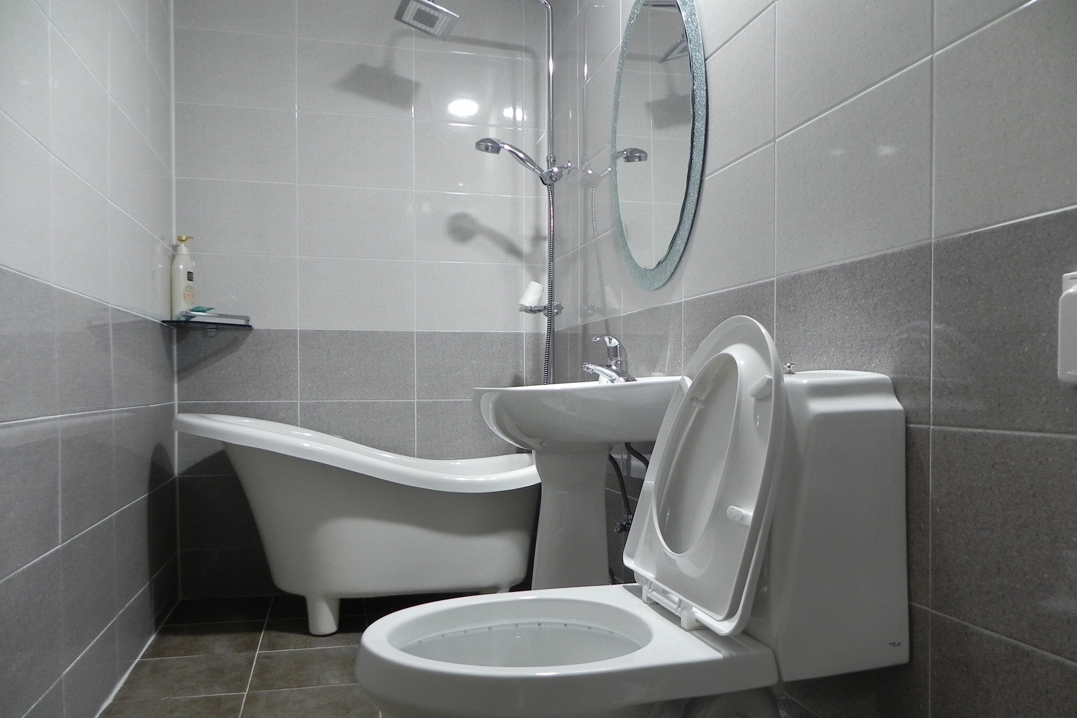 room detail thumbnail 2