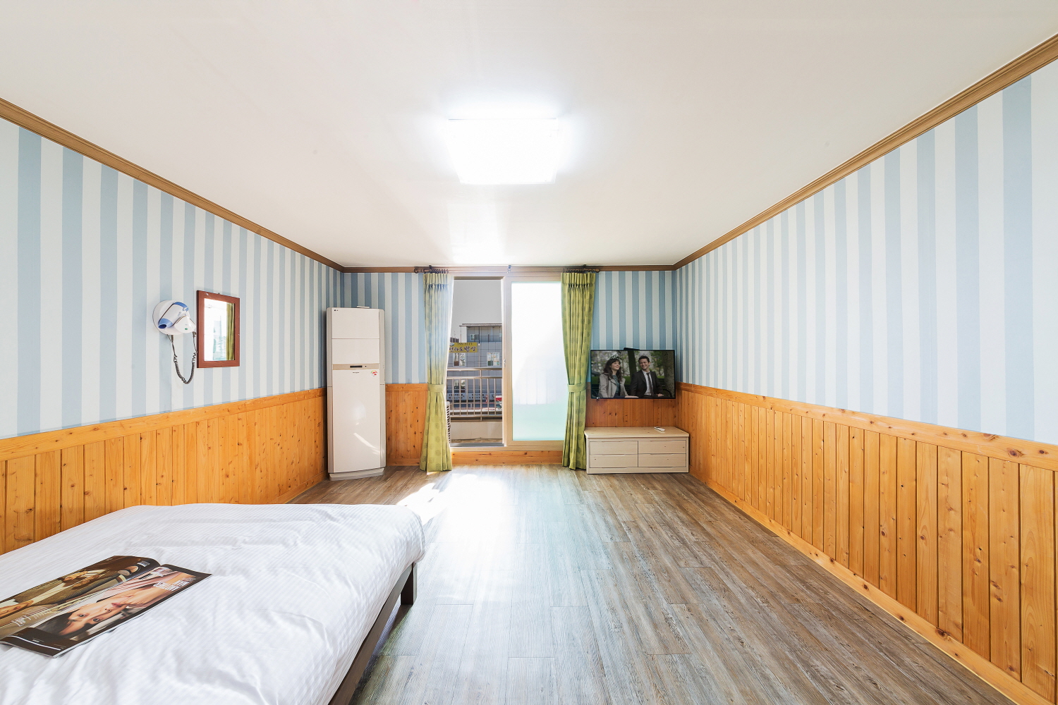 room detail thumbnail 1