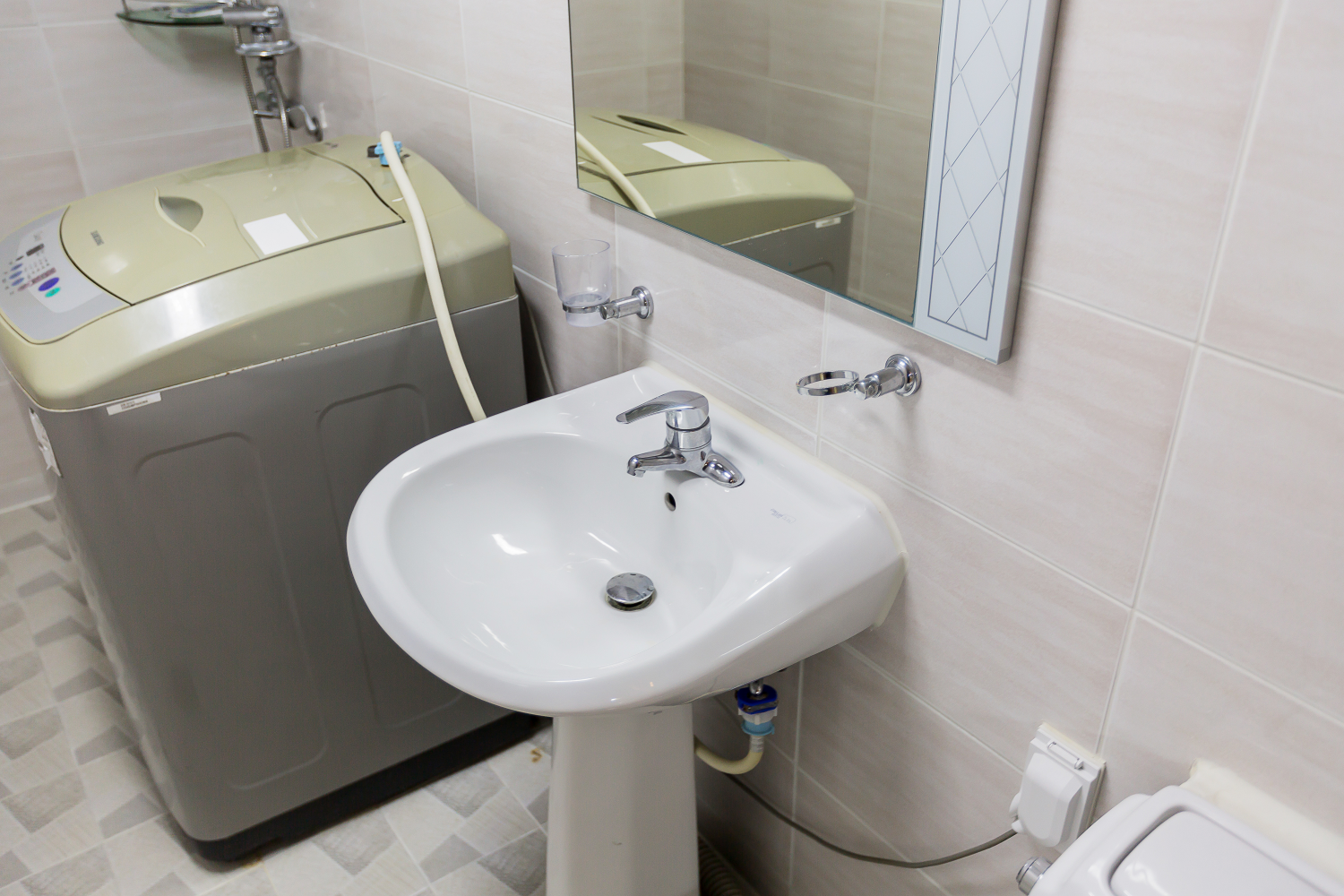 room detail thumbnail 1