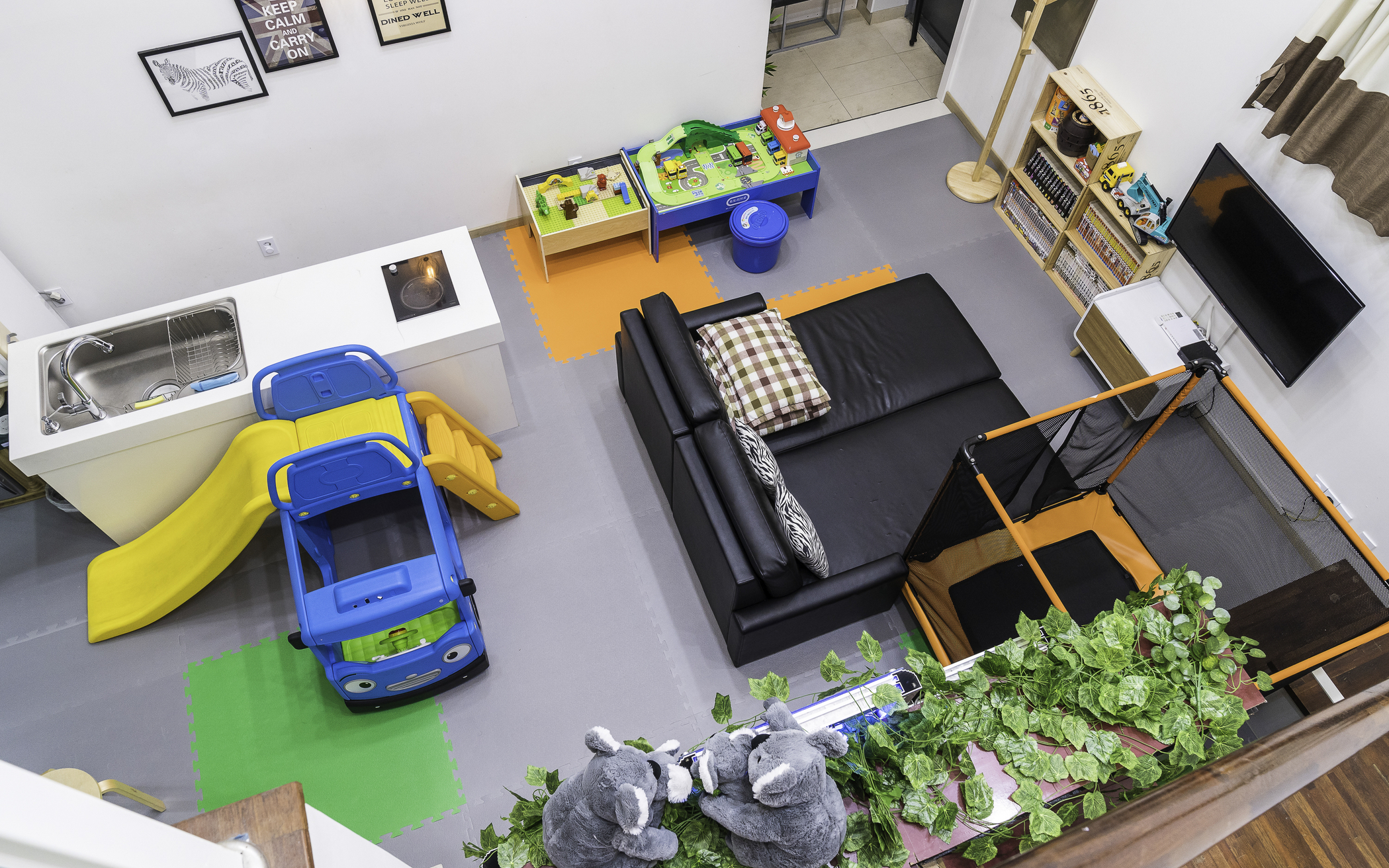 room detail thumbnail 2