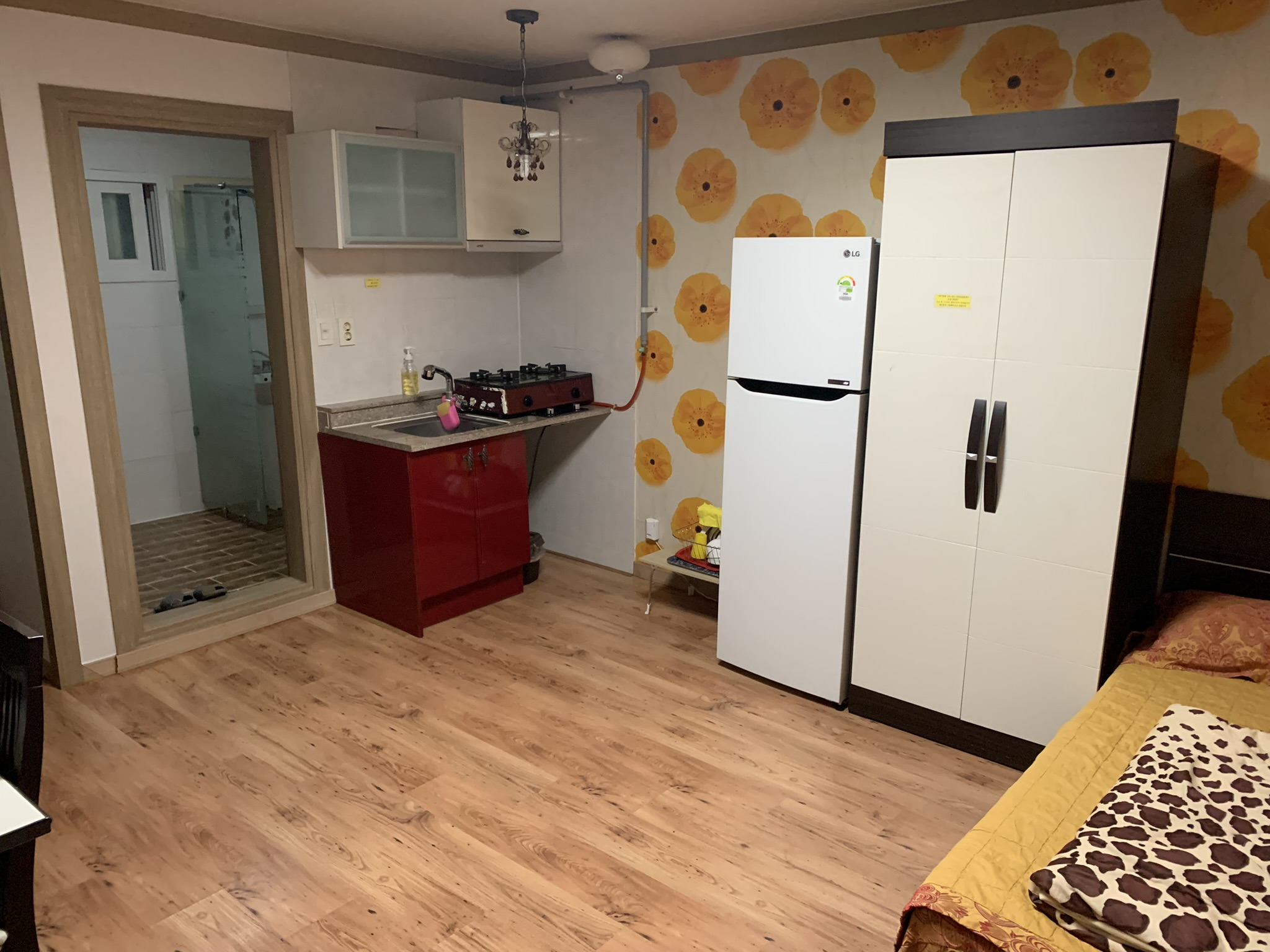 room detail thumbnail 1