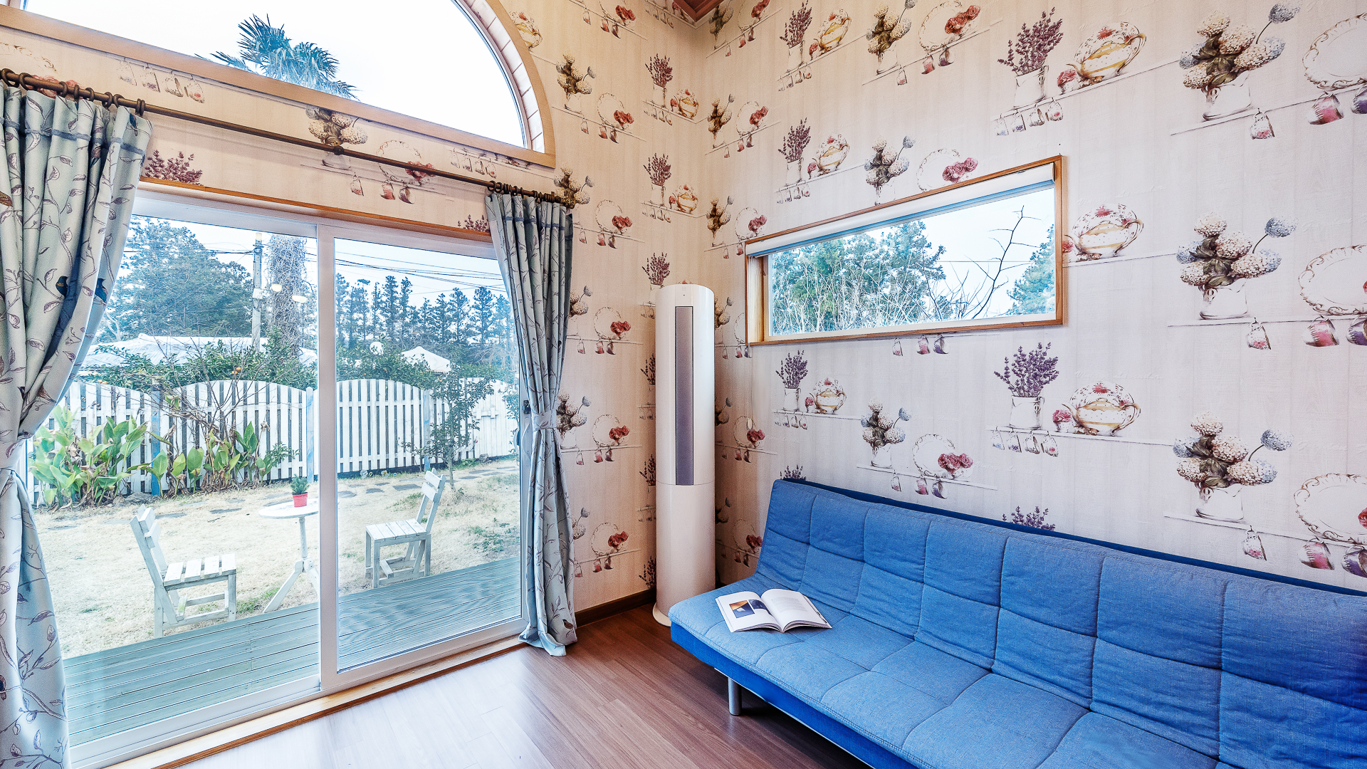 room detail thumbnail 2