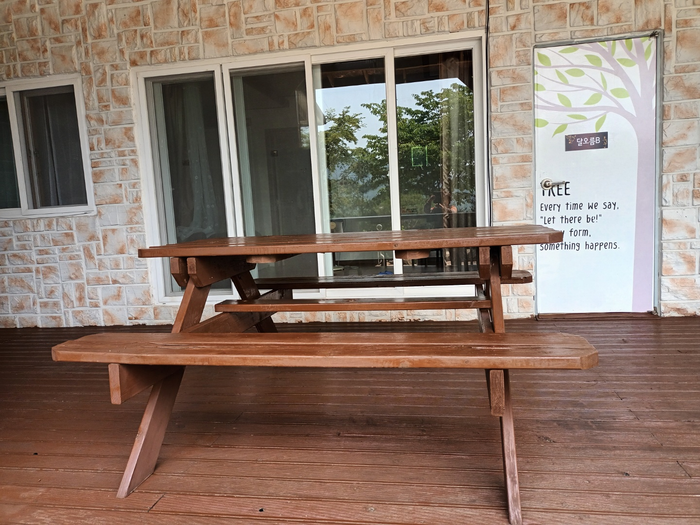 https://yaimg.yanolja.com/v5/2025/04/19/23/680430cf572414.91664783.jpg