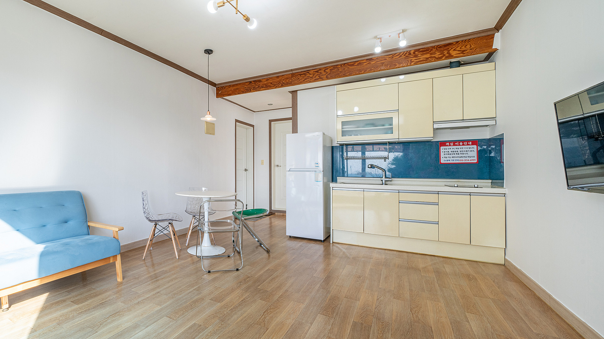 room detail thumbnail 1