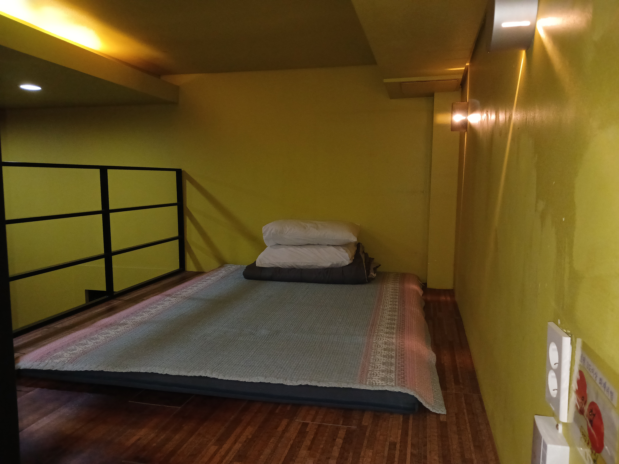 room detail thumbnail 2