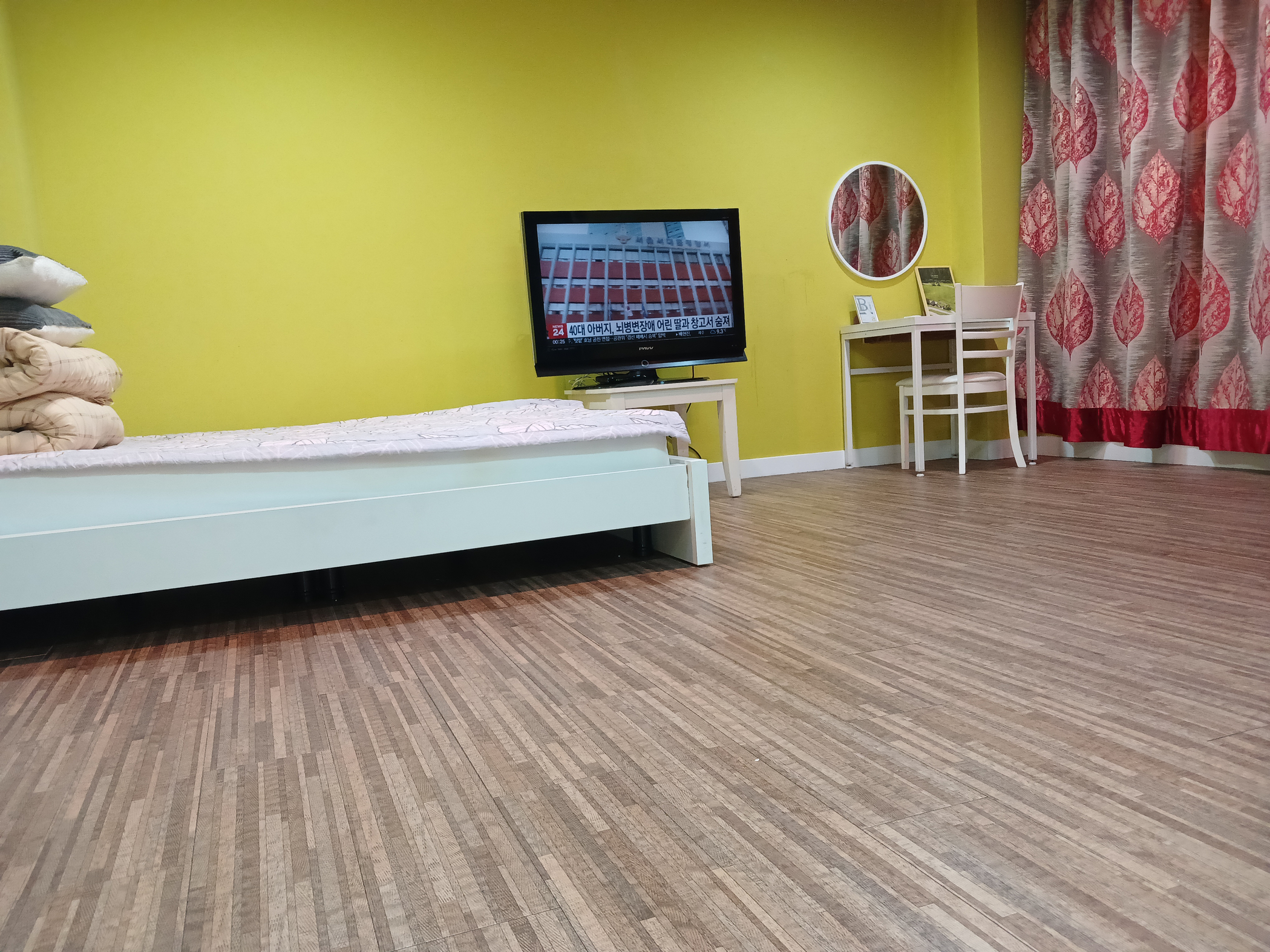 room detail thumbnail 2