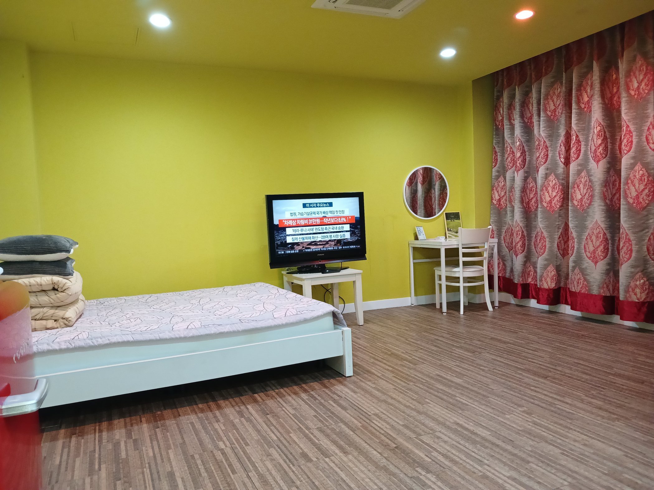 room detail thumbnail 1