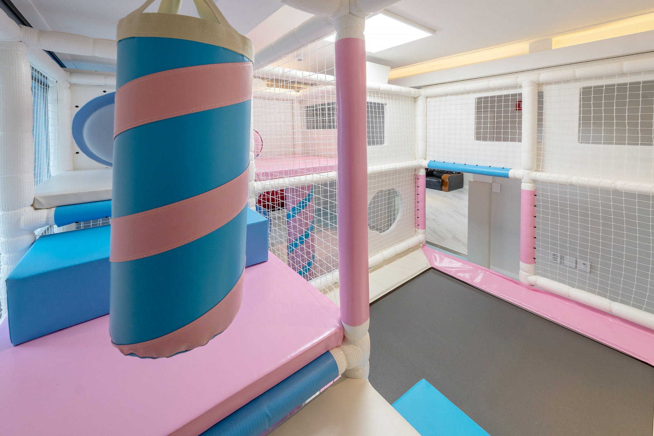 room detail thumbnail 2