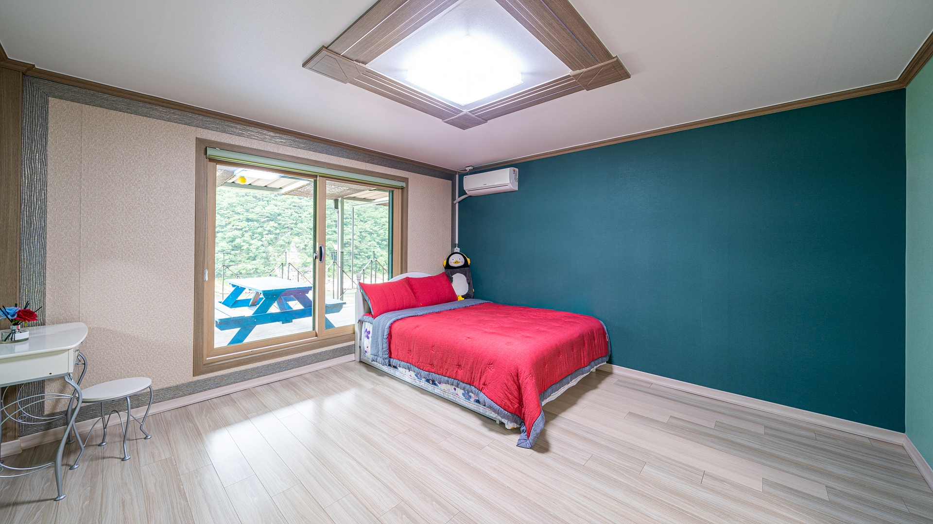 room detail thumbnail 0