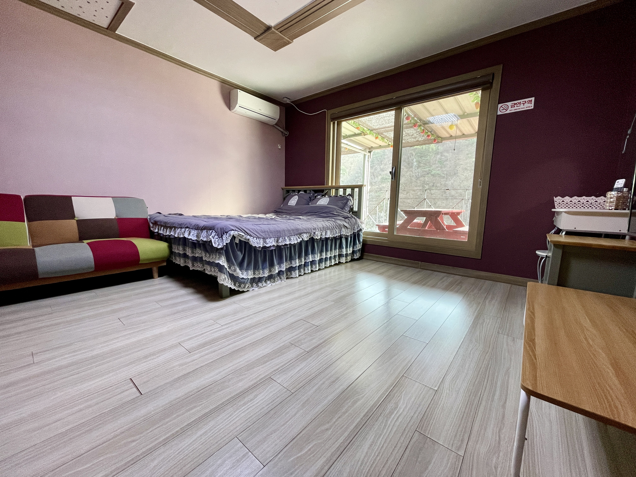 room detail thumbnail 1