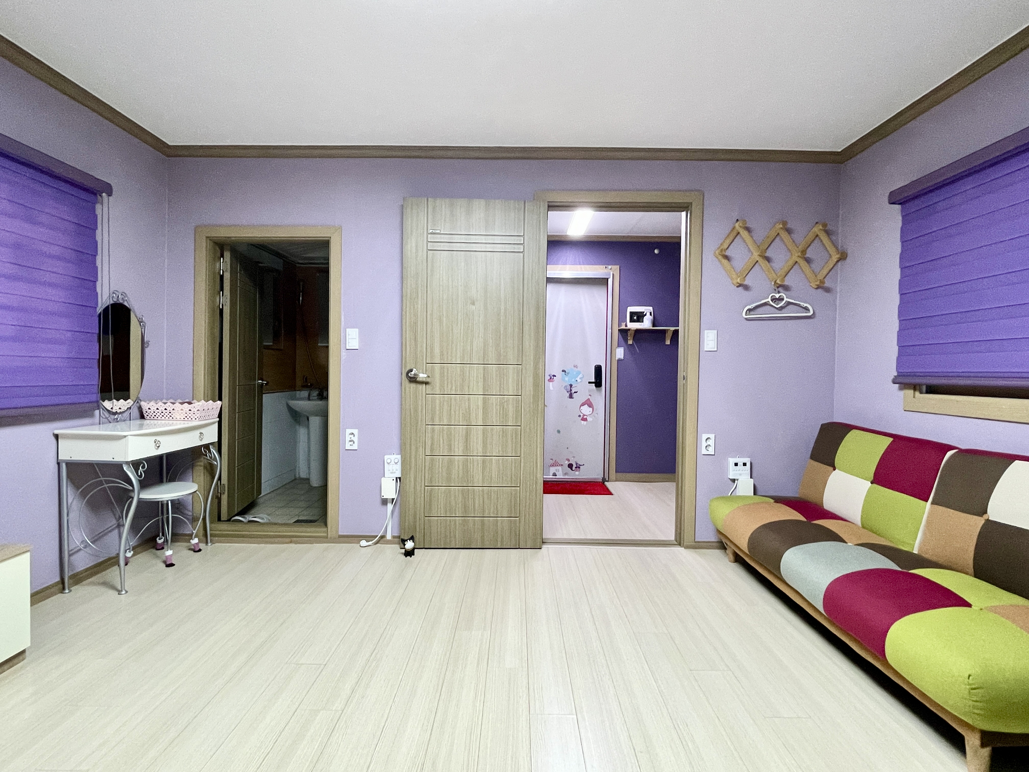 room detail thumbnail 1