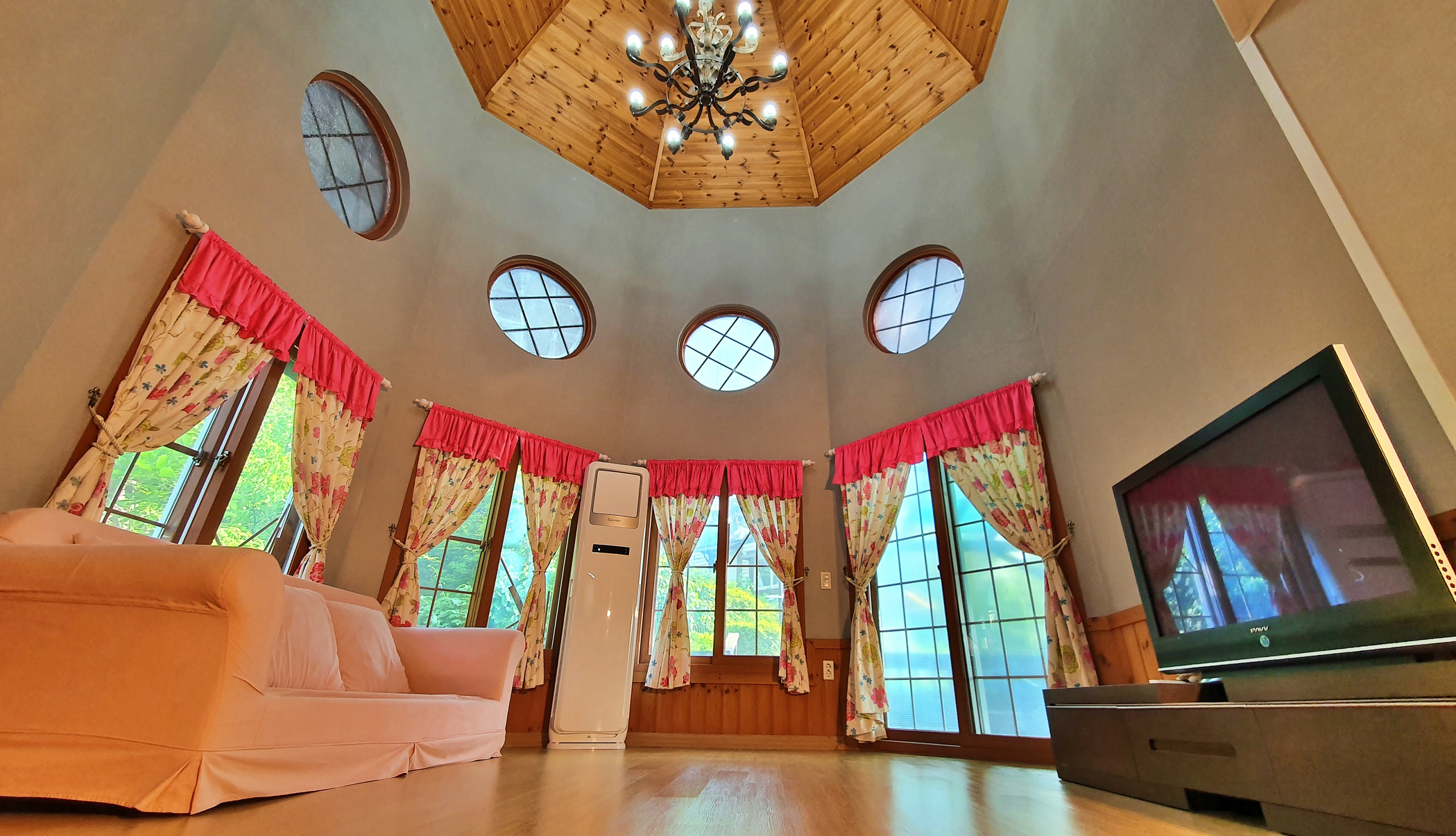 room detail thumbnail 0