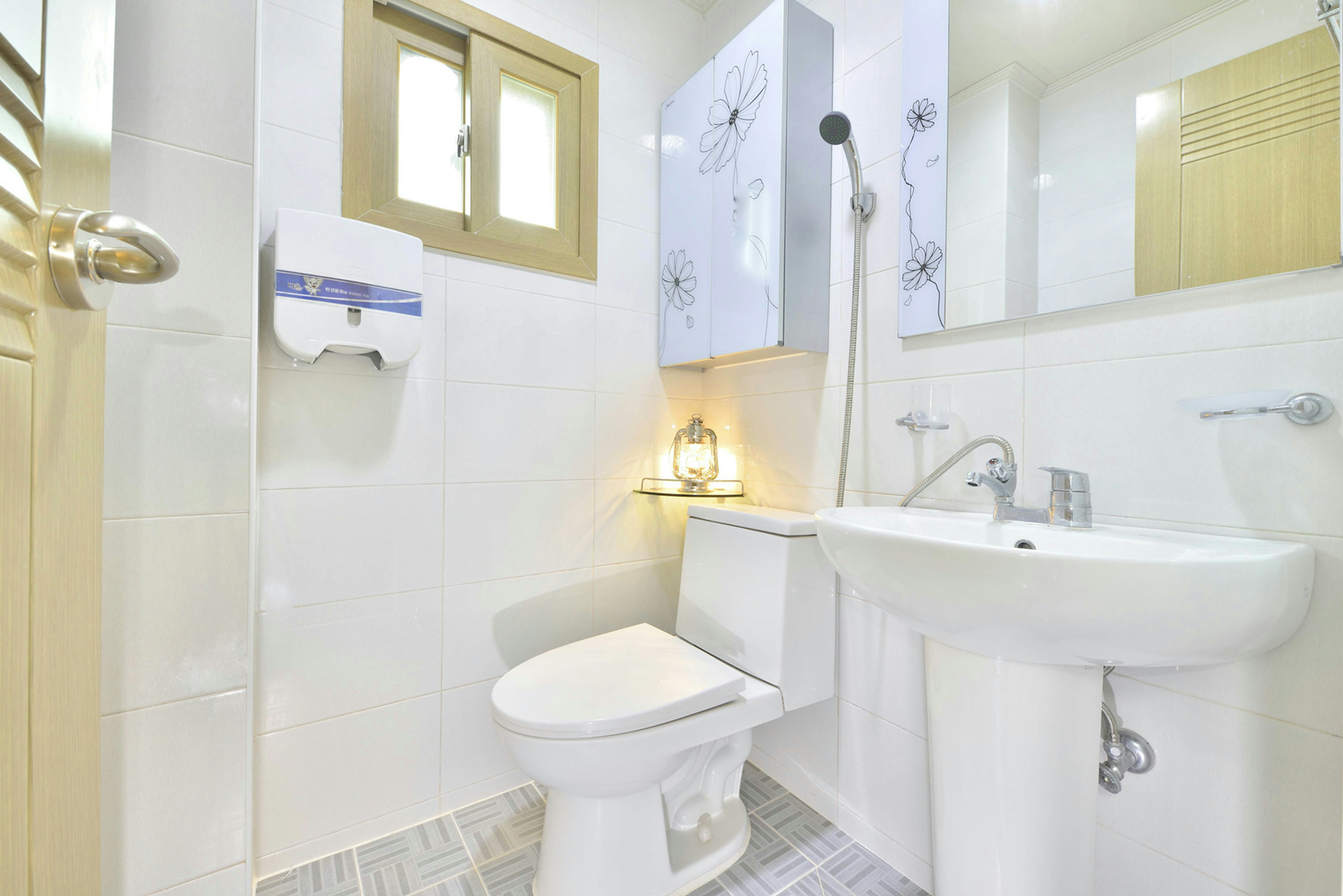 room detail thumbnail 2