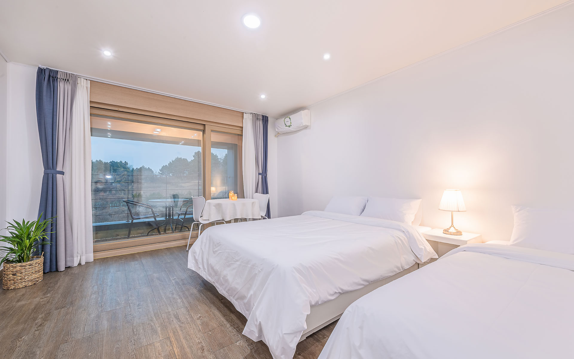 room detail thumbnail 0