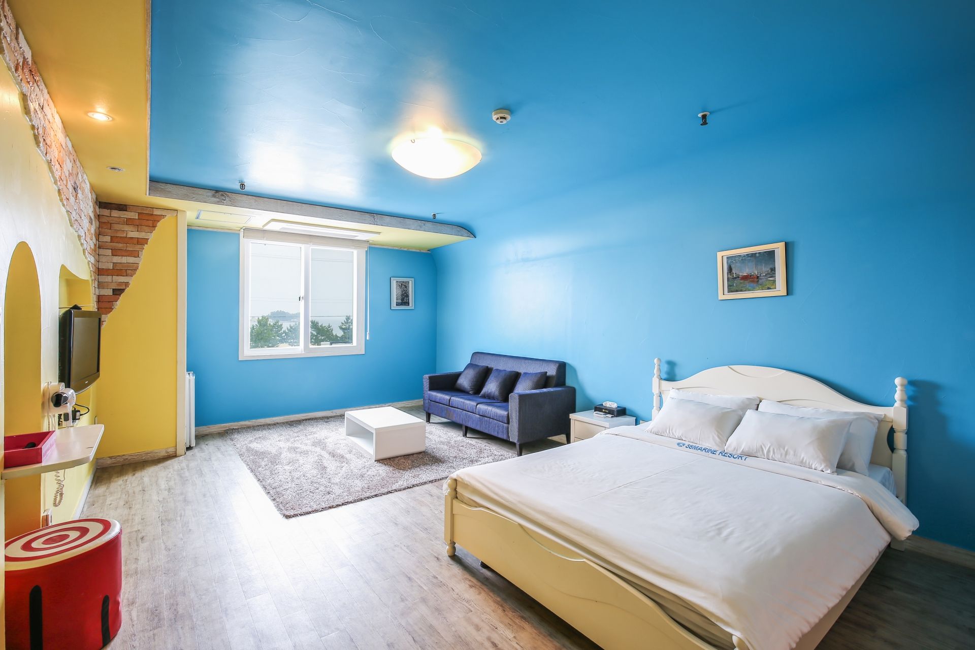 room detail thumbnail 0