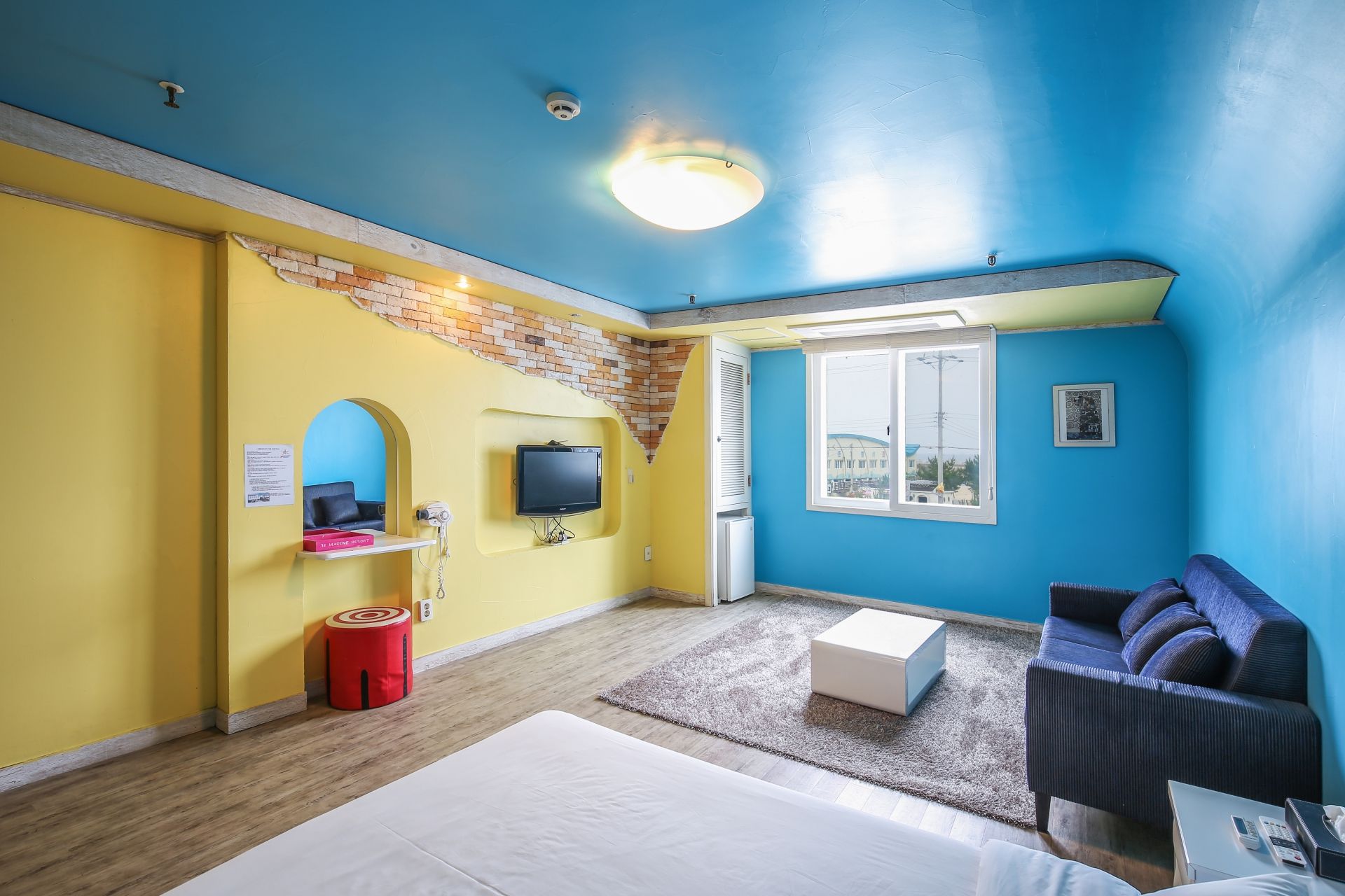 room detail thumbnail 1