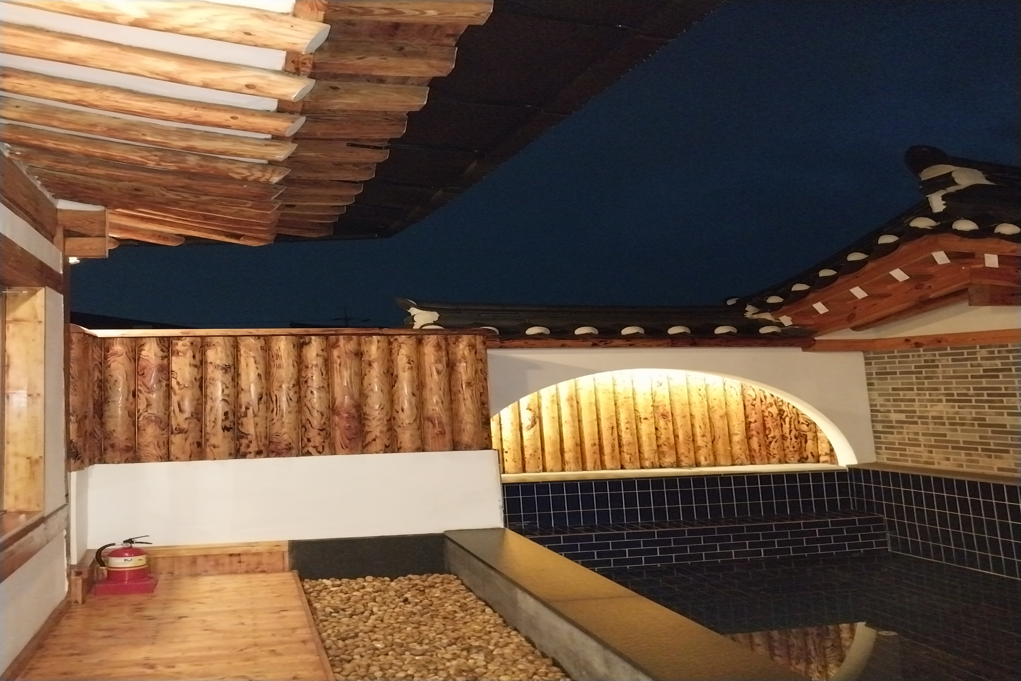https://yaimg.yanolja.com/v5/2025/04/20/02/680457937aa7d1.28811434.jpg