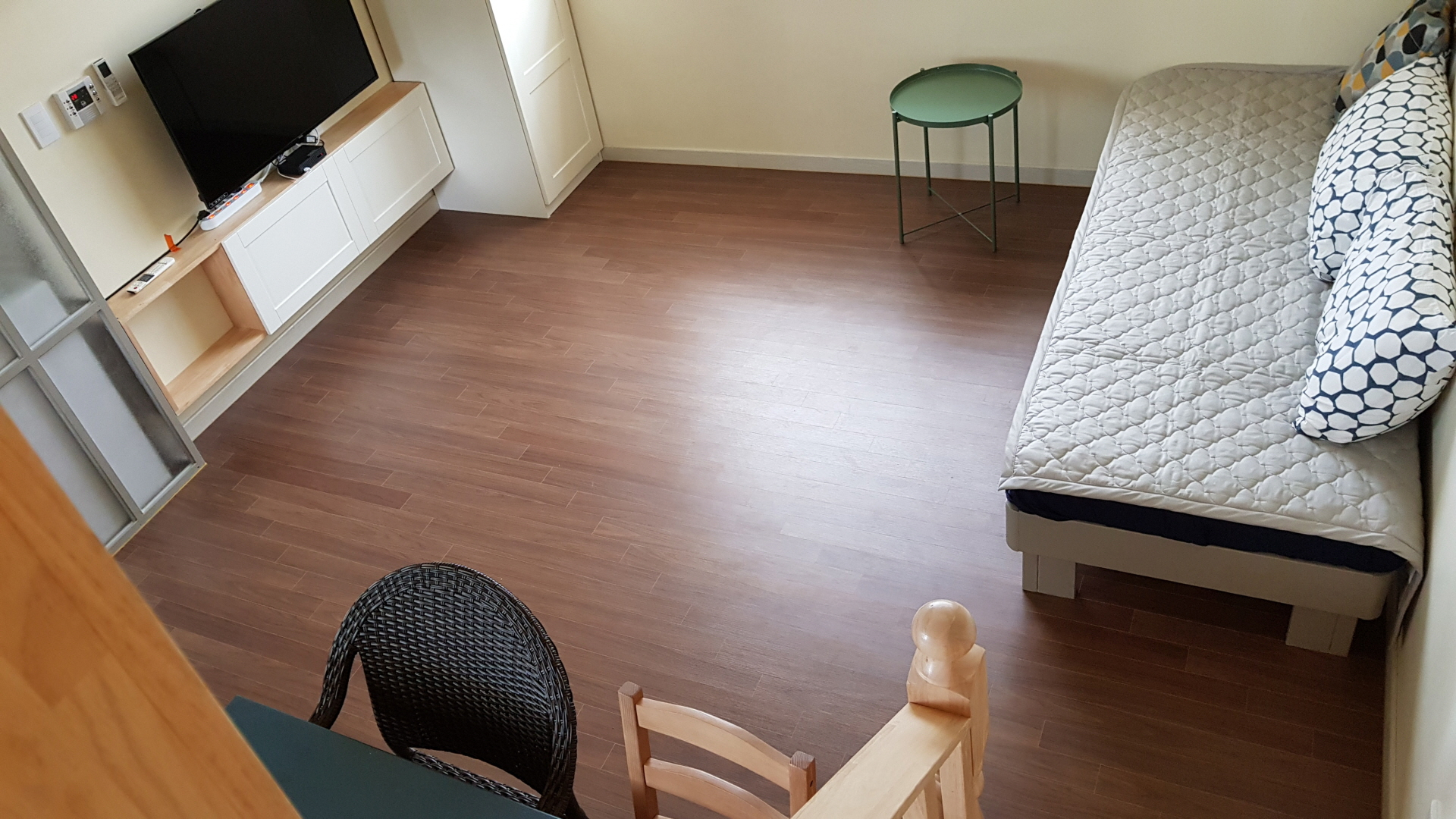 room detail thumbnail 2