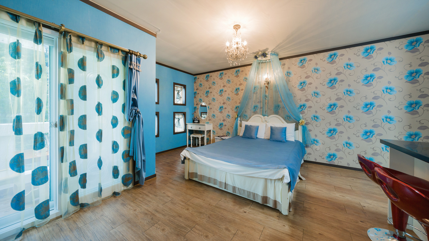 room detail thumbnail 0