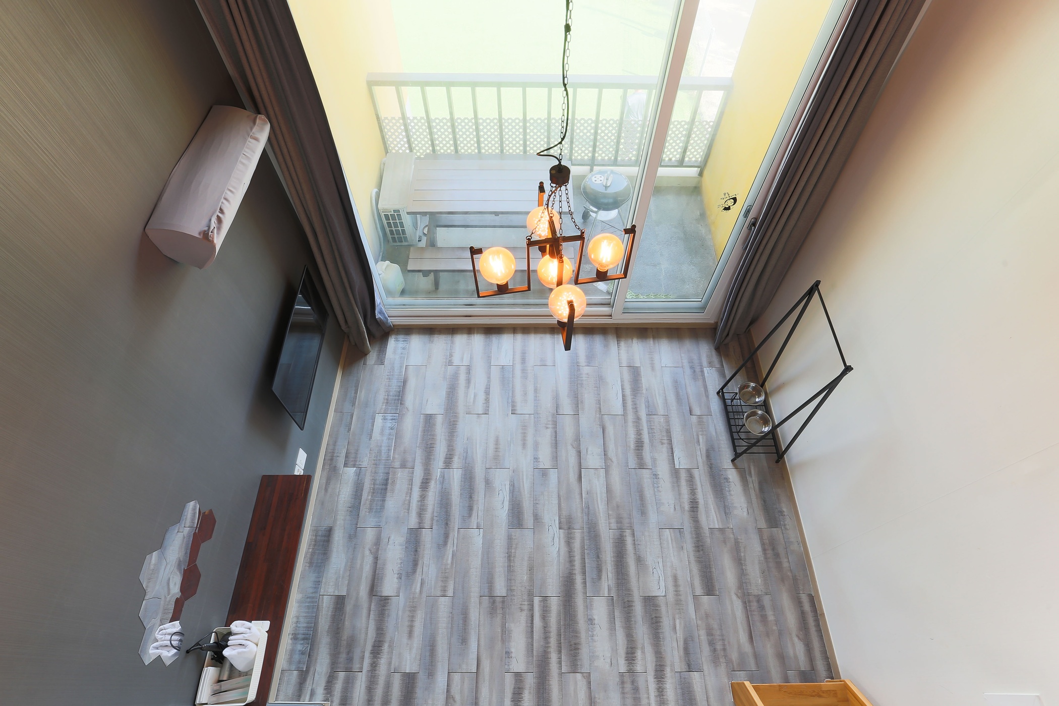 room detail thumbnail 2